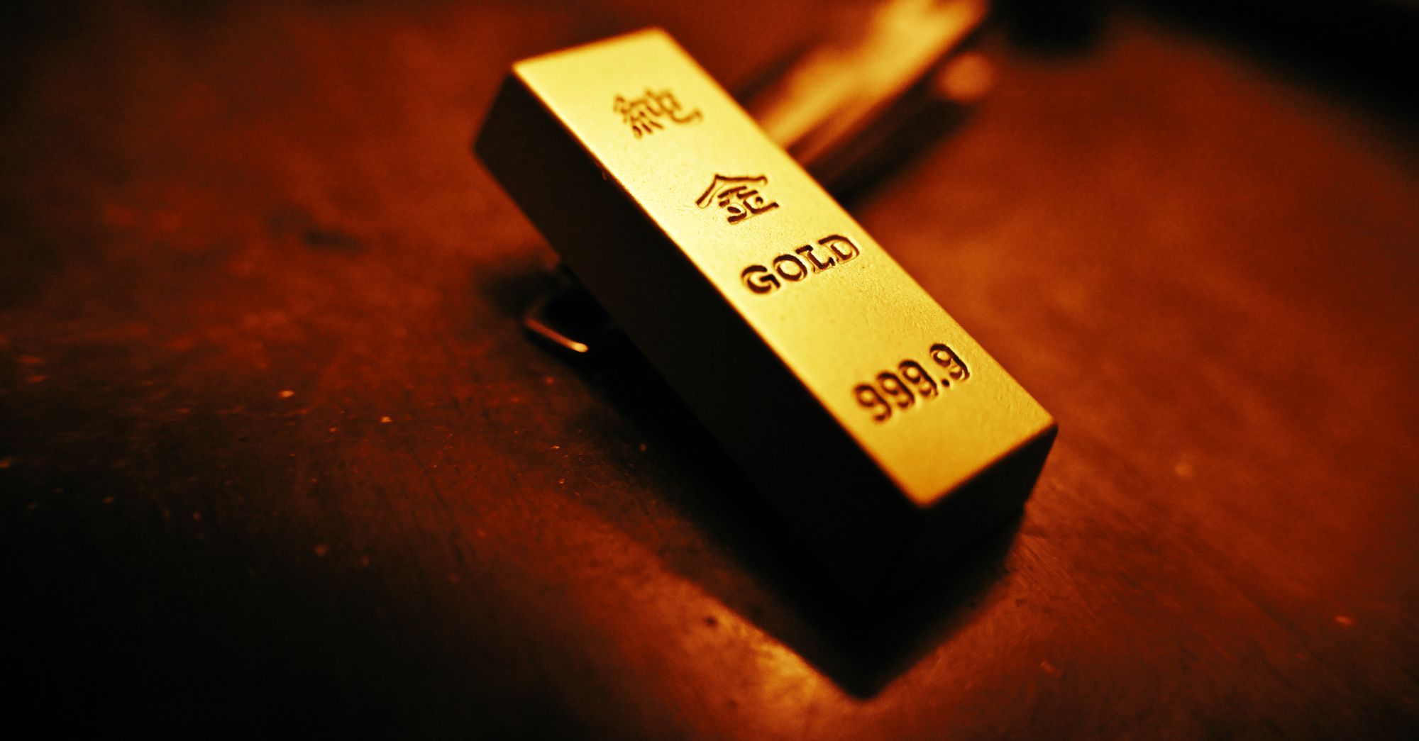 Gold Breaks $4,400 as Fed Rate Hike Probability Falls to 15 Percent