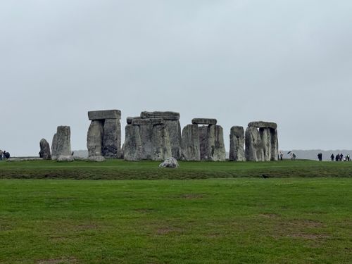 Free A captivating view of Stonehenge on a cloudy day in England, UK. Stock Photo
