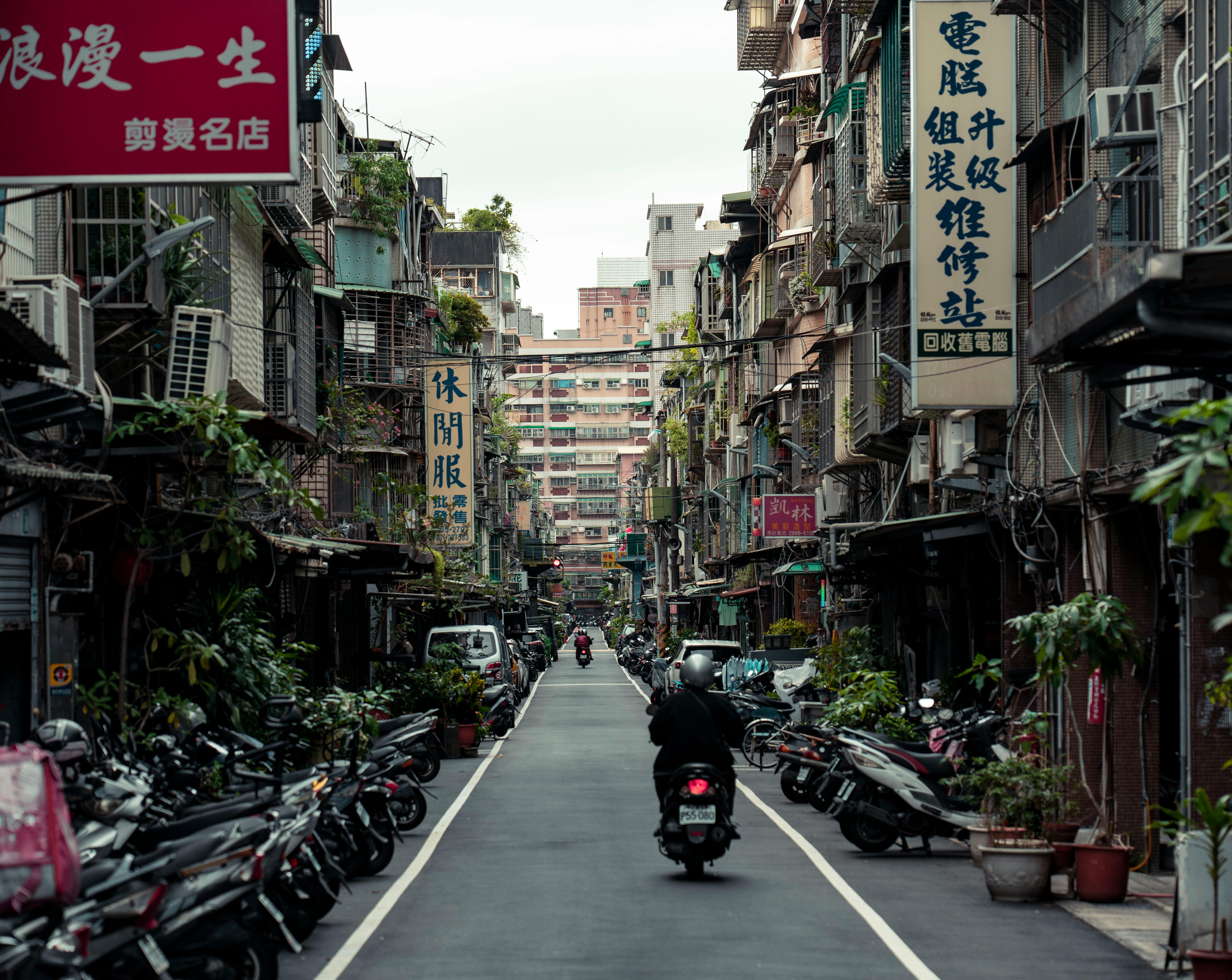 Electric Bikes vs Traditional Bikes: Which Is Right for You?