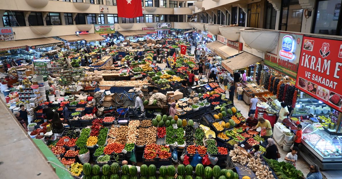 Turcijas tirgus regulatora vadītājs atkāpjas fondu krīzes dēļ