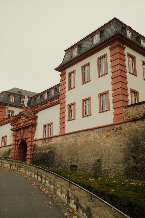 Free Elegant historic building with pink accents in Mainz, Germany, showcasing classic architecture. Stock Photo