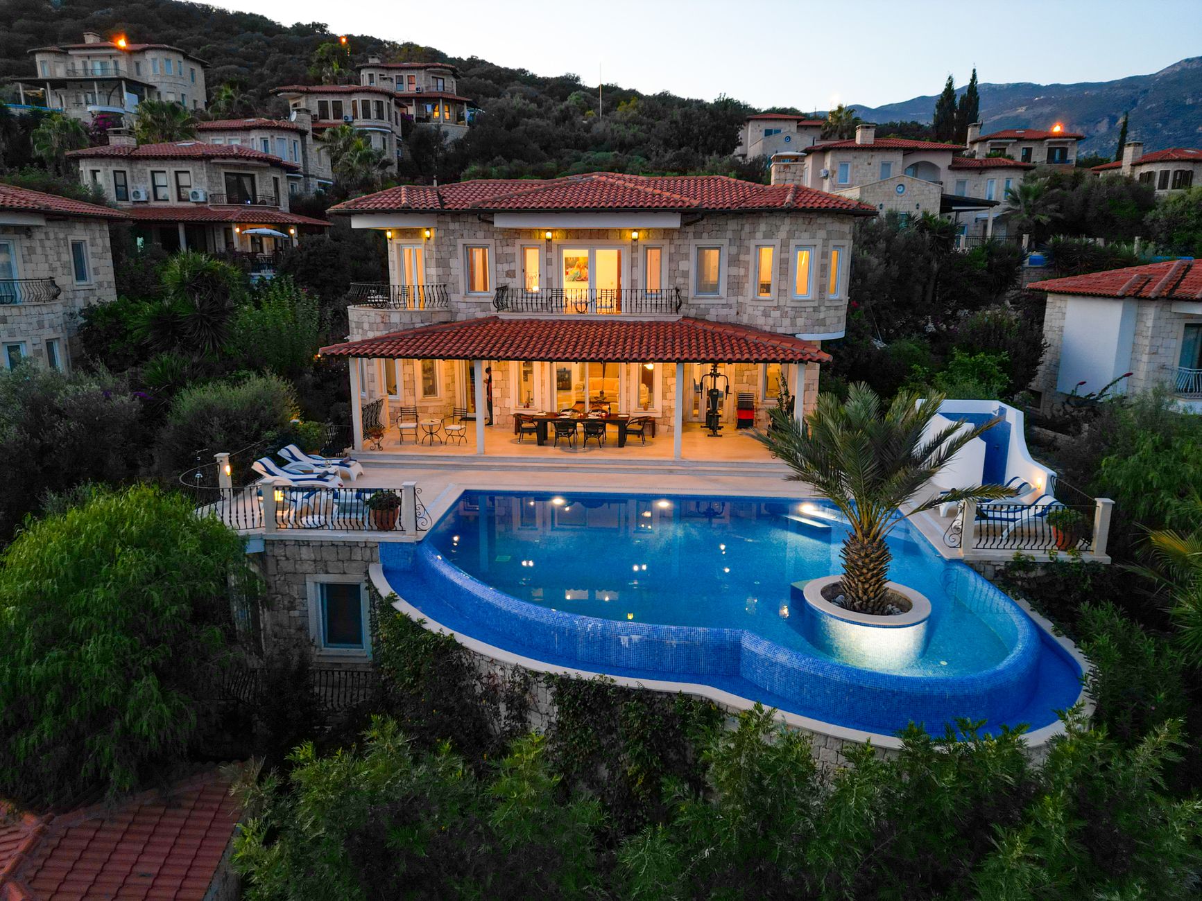 Hill villas like Belmond Villa San Michele trade central convenience for terraced gardens.
