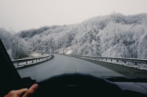 Northern U.S. Braces as Dual Storms Deliver Snow, Ice