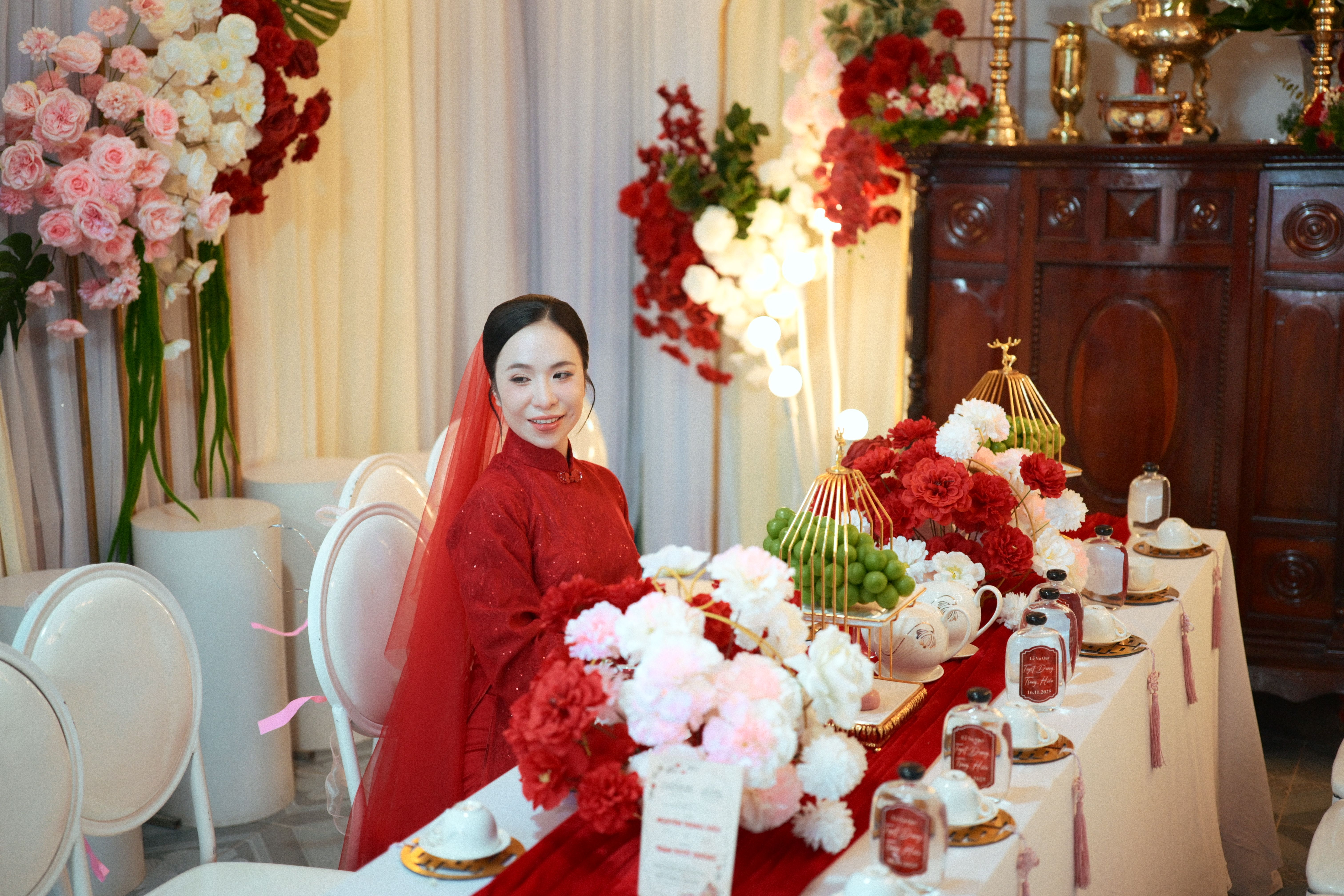 Elegant Asian Wedding Table Setting with Bride · Free Stock Photo