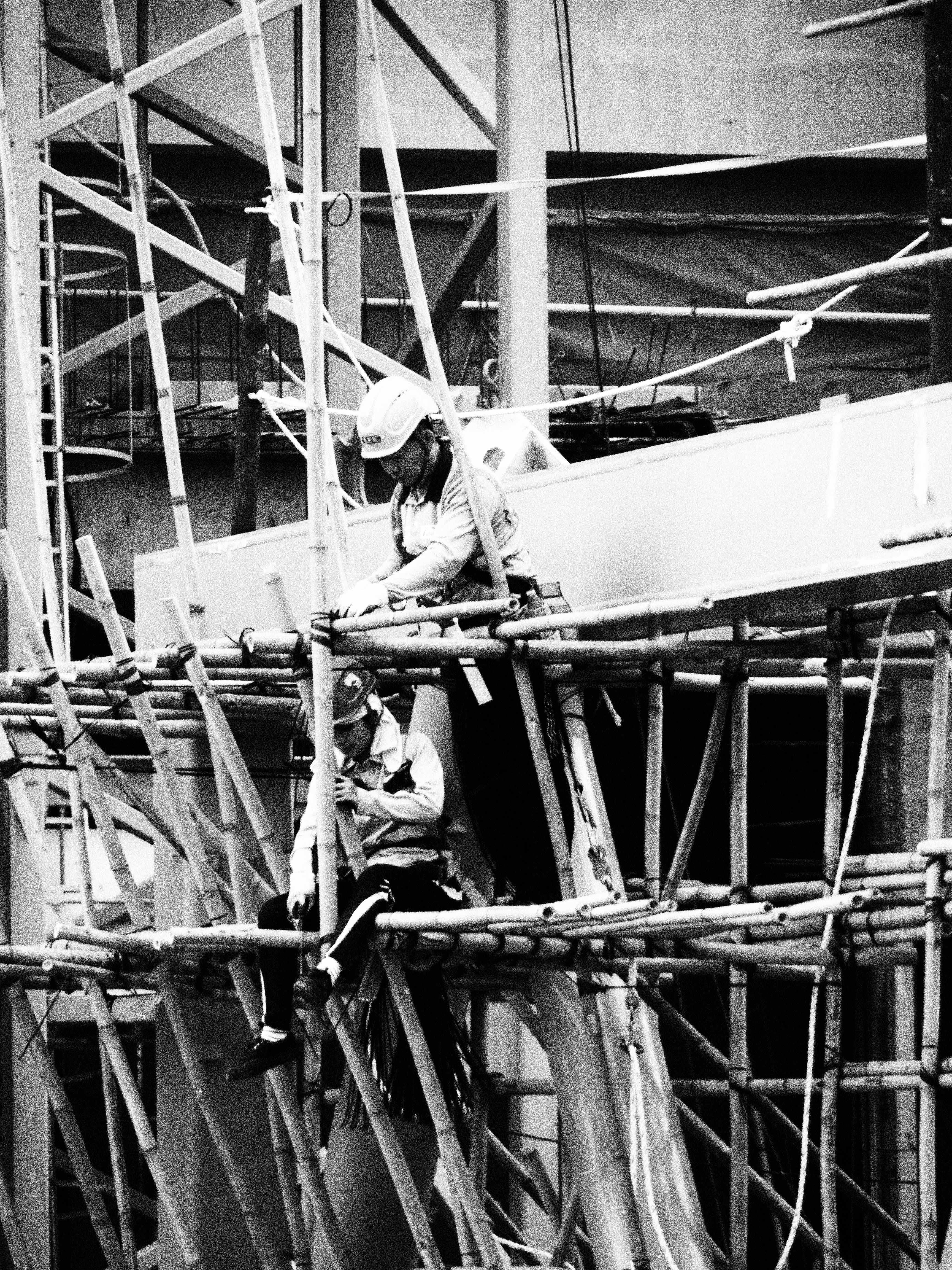 Workers on Scaffolding in Black and White · Free Stock Photo