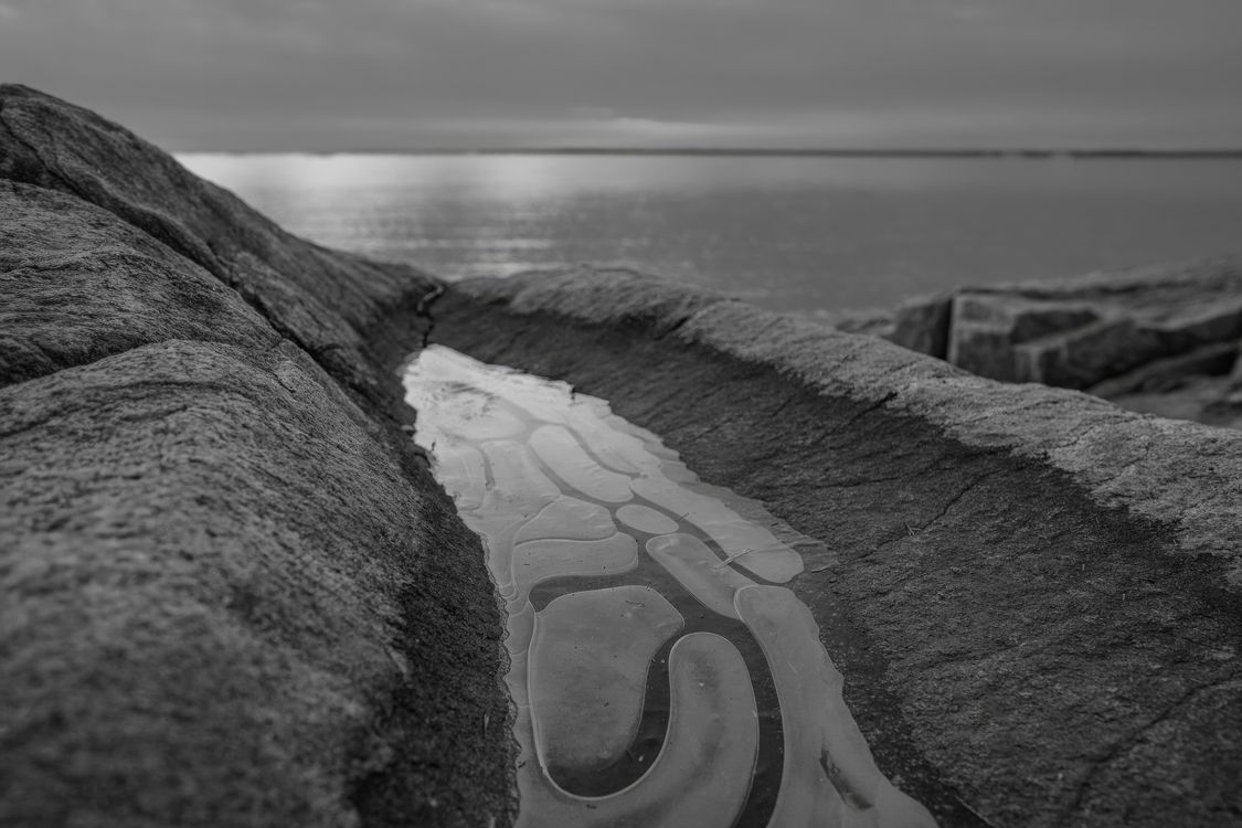 Serene Coastal Rock Formations at Twilight · Free Stock Photo