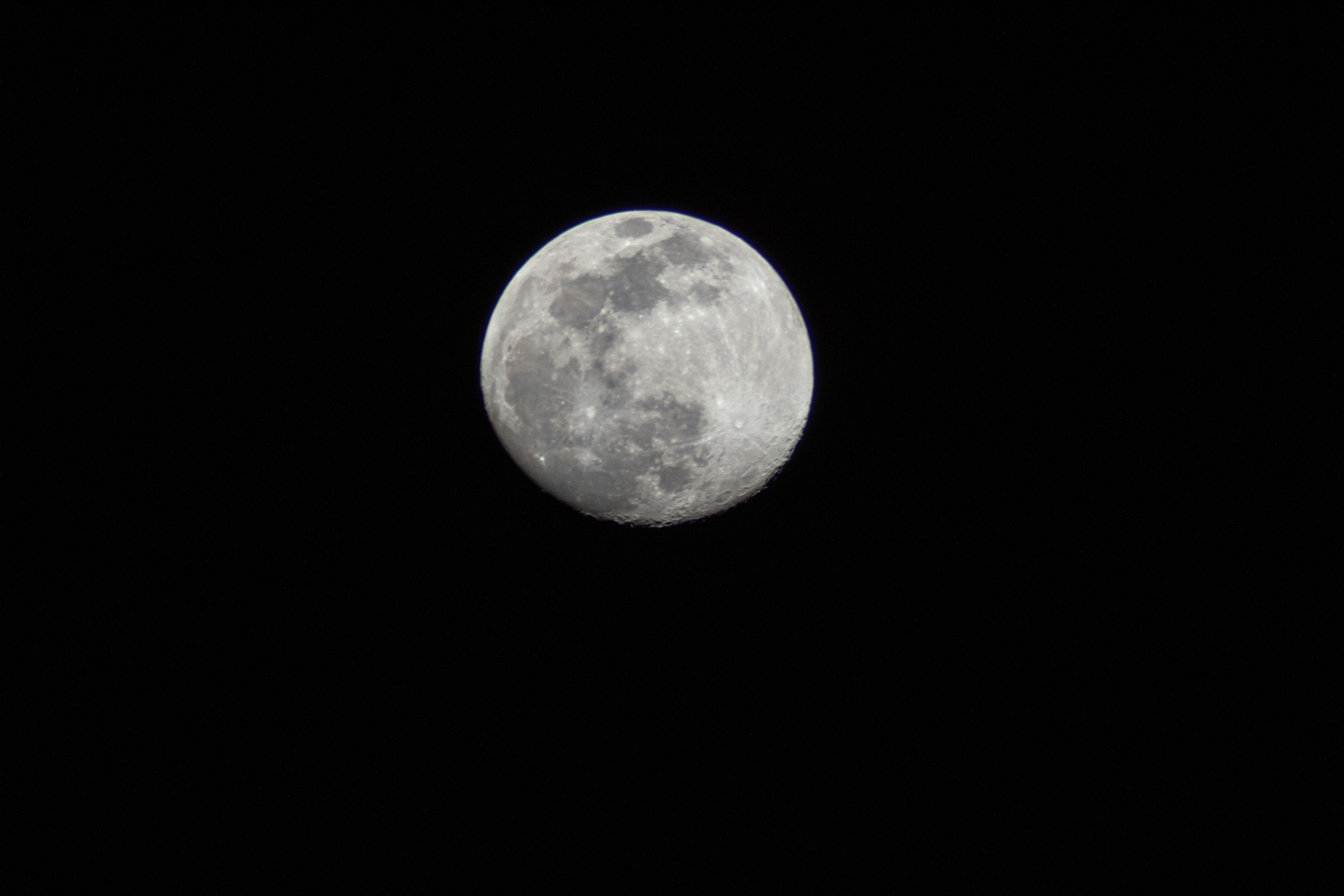 Nighttime Moon Photography in Mérida, México · Free Stock Photo