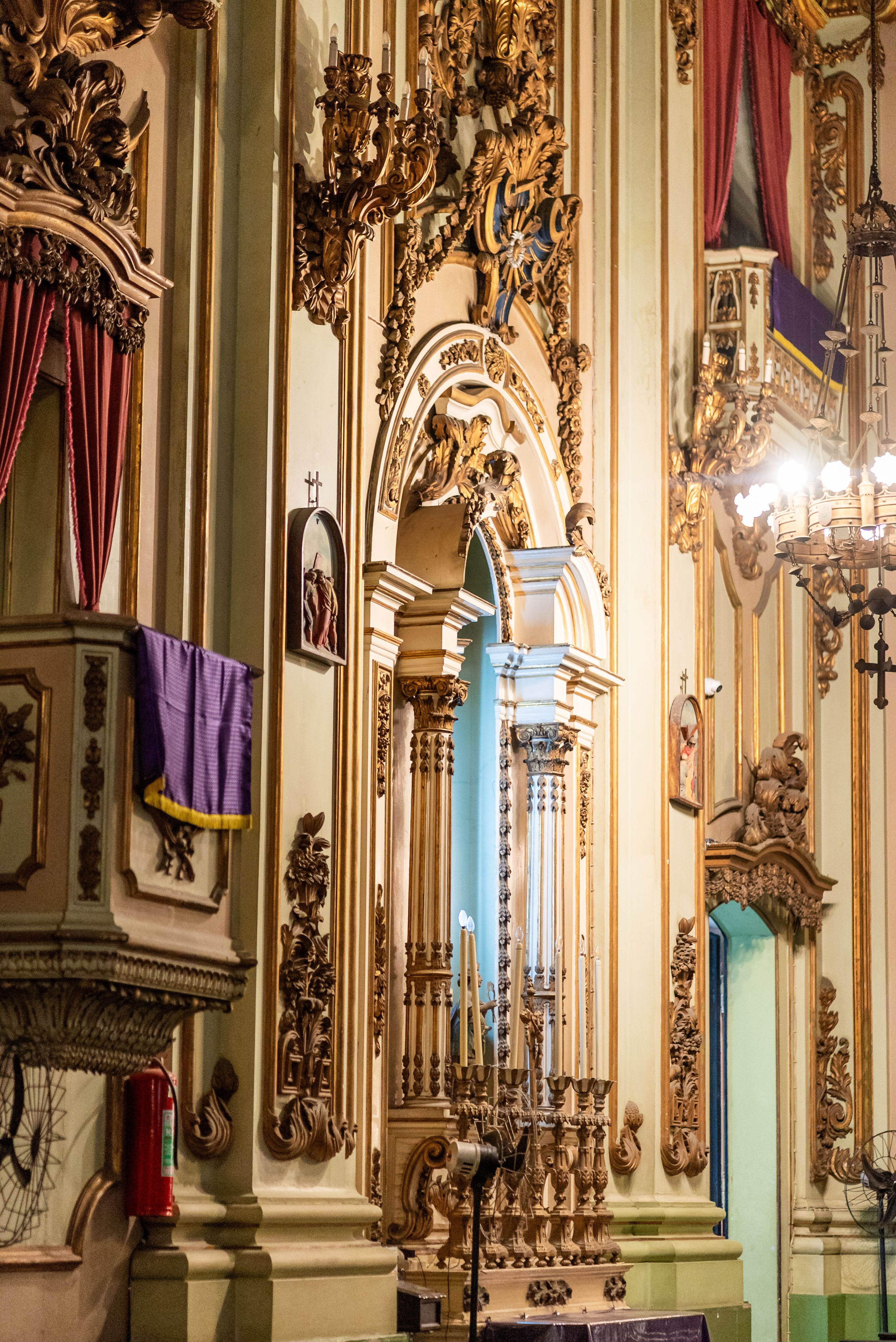 Ornate Interior of Historic Rio de Janeiro Church · Free Stock Photo
