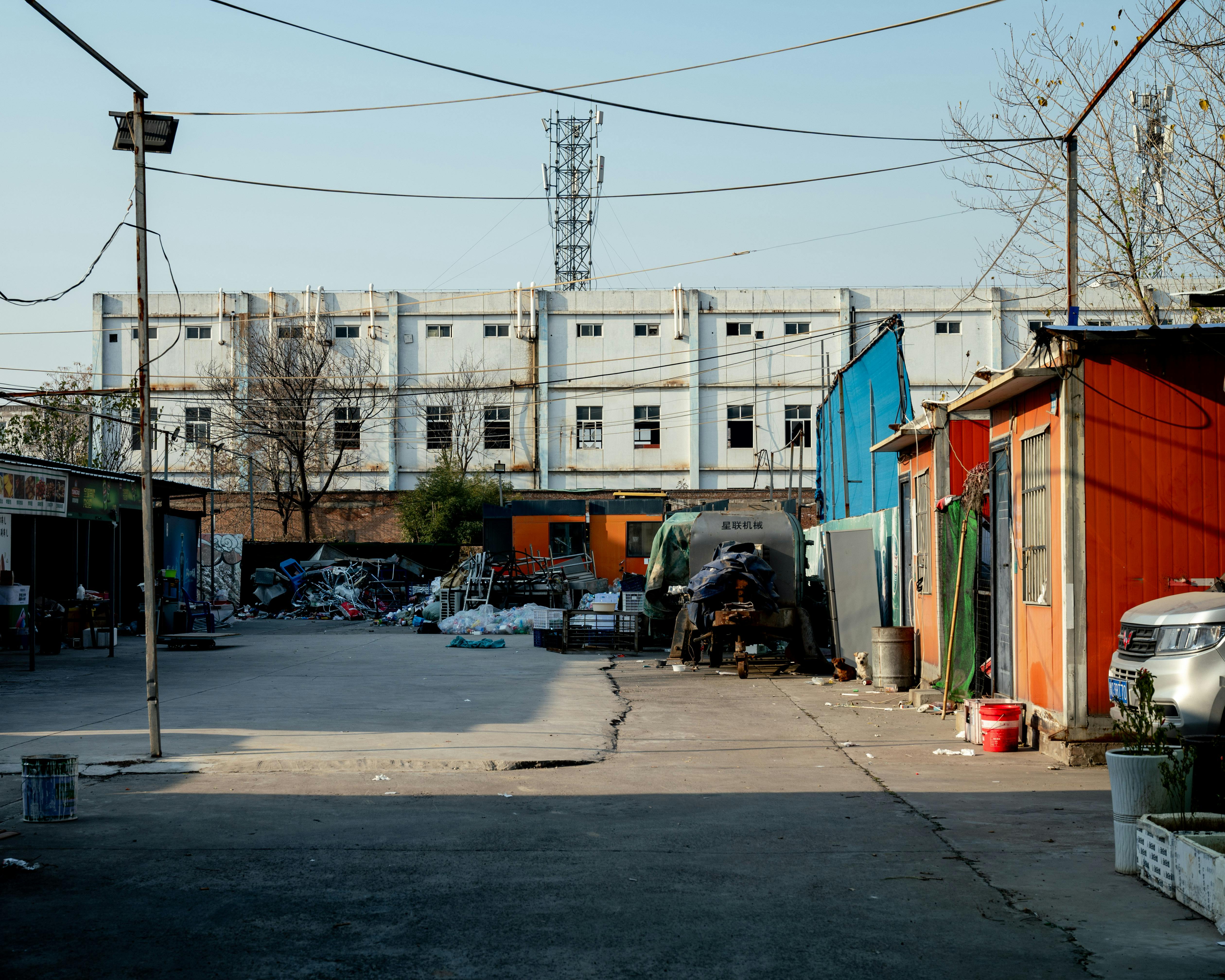 科技：亞馬遜物流革新：無人機精準投放與視覺引導1秒揀貨