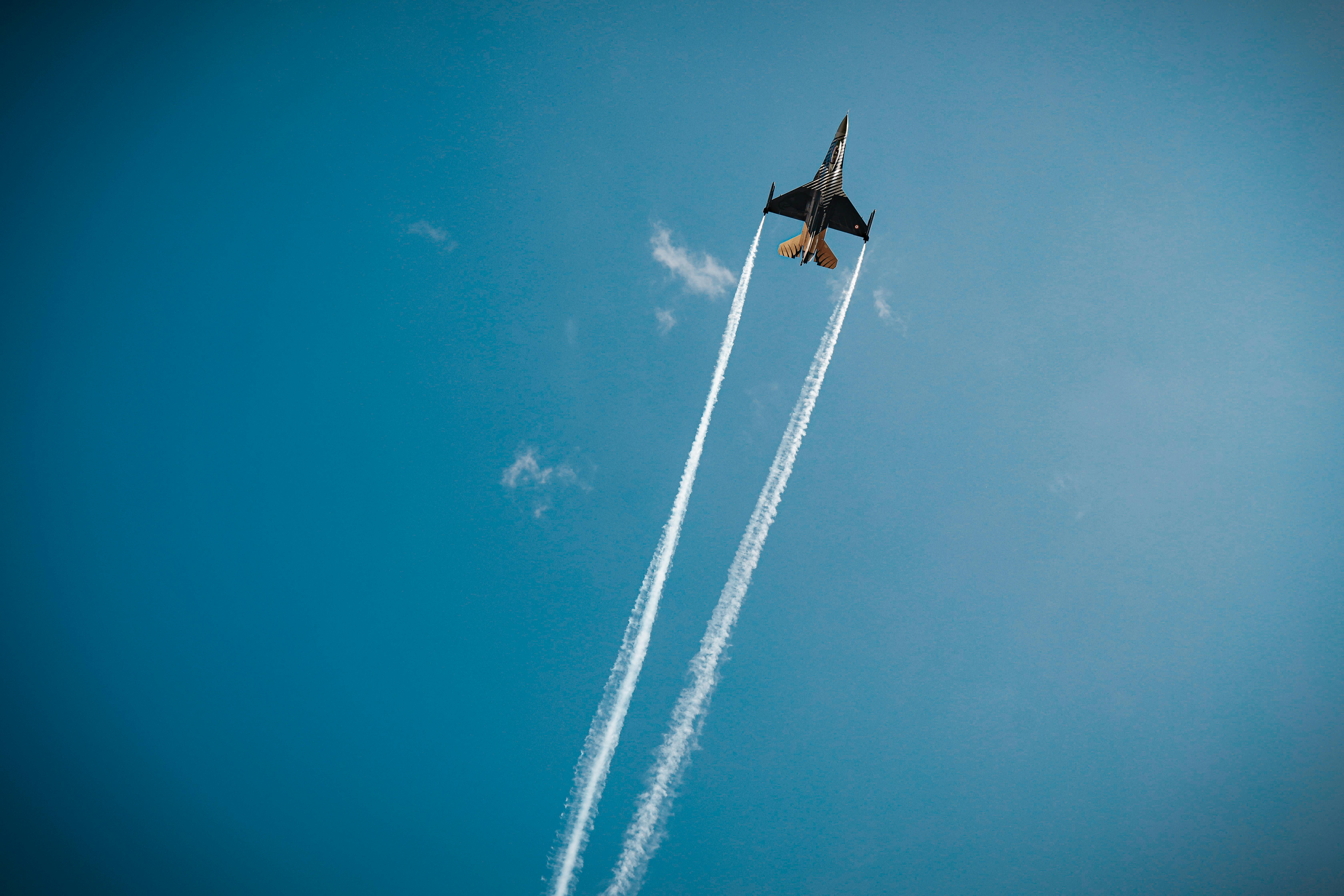 政治：美國戰爭部長強調以軍事實力嚇阻中國威脅