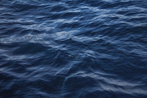 Free Peaceful deep blue ocean waves creating a soothing and tranquil atmosphere. Stock Photo