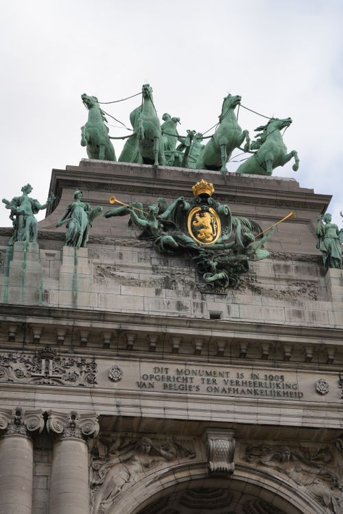 Free Detailed view of Brussels' iconic Cinquantenaire Arch featuring sculptures and inscriptions. Stock Photo
