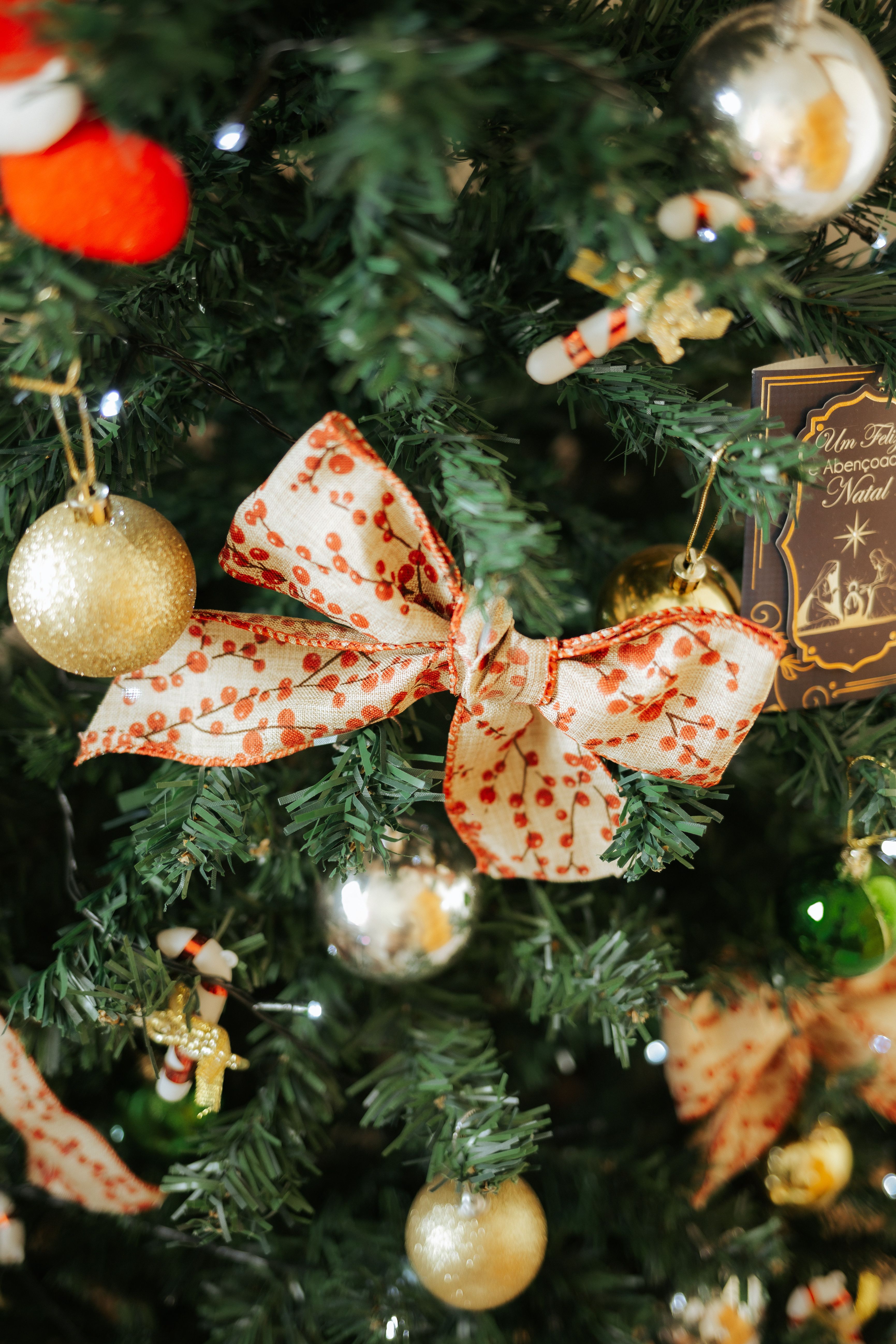 Festive Christmas Tree with Red Bow and Ornaments · Free Stock Photo
