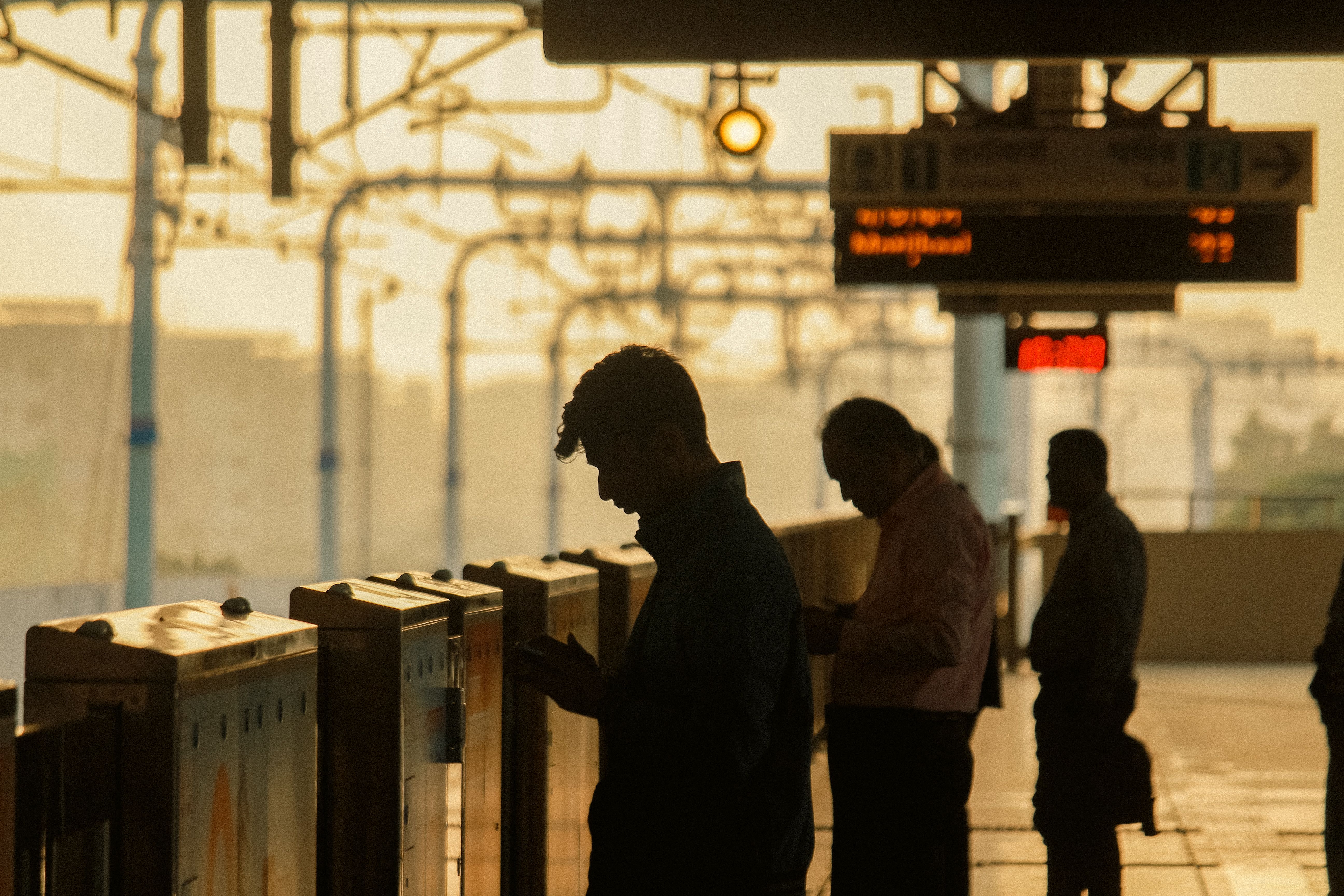 Featured image for the article: Delhi Metro to start at 4am on Independence Day as Red Fort roads close
