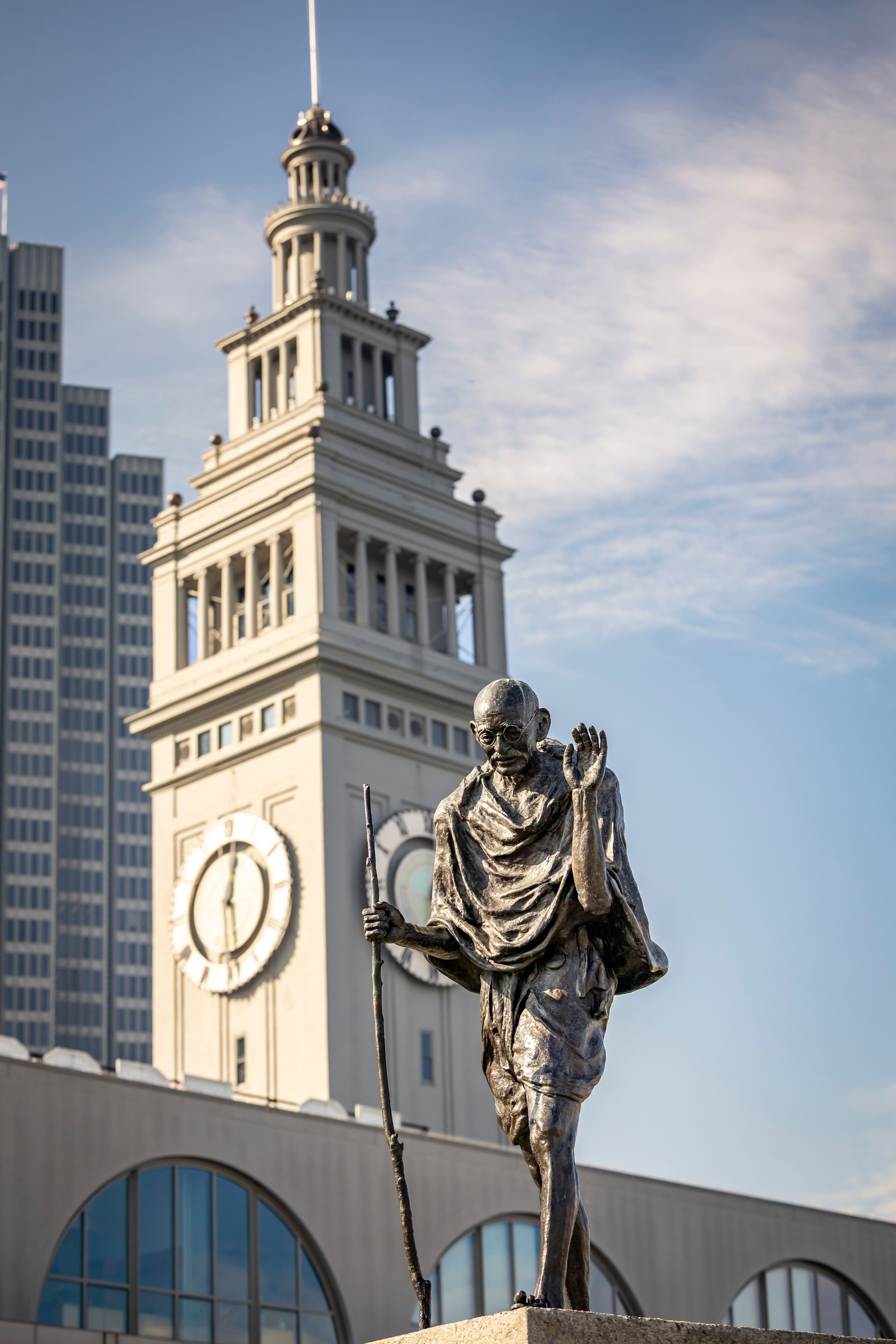 Statue in Front of San Francisco Ferry Building · Free Stock Photo