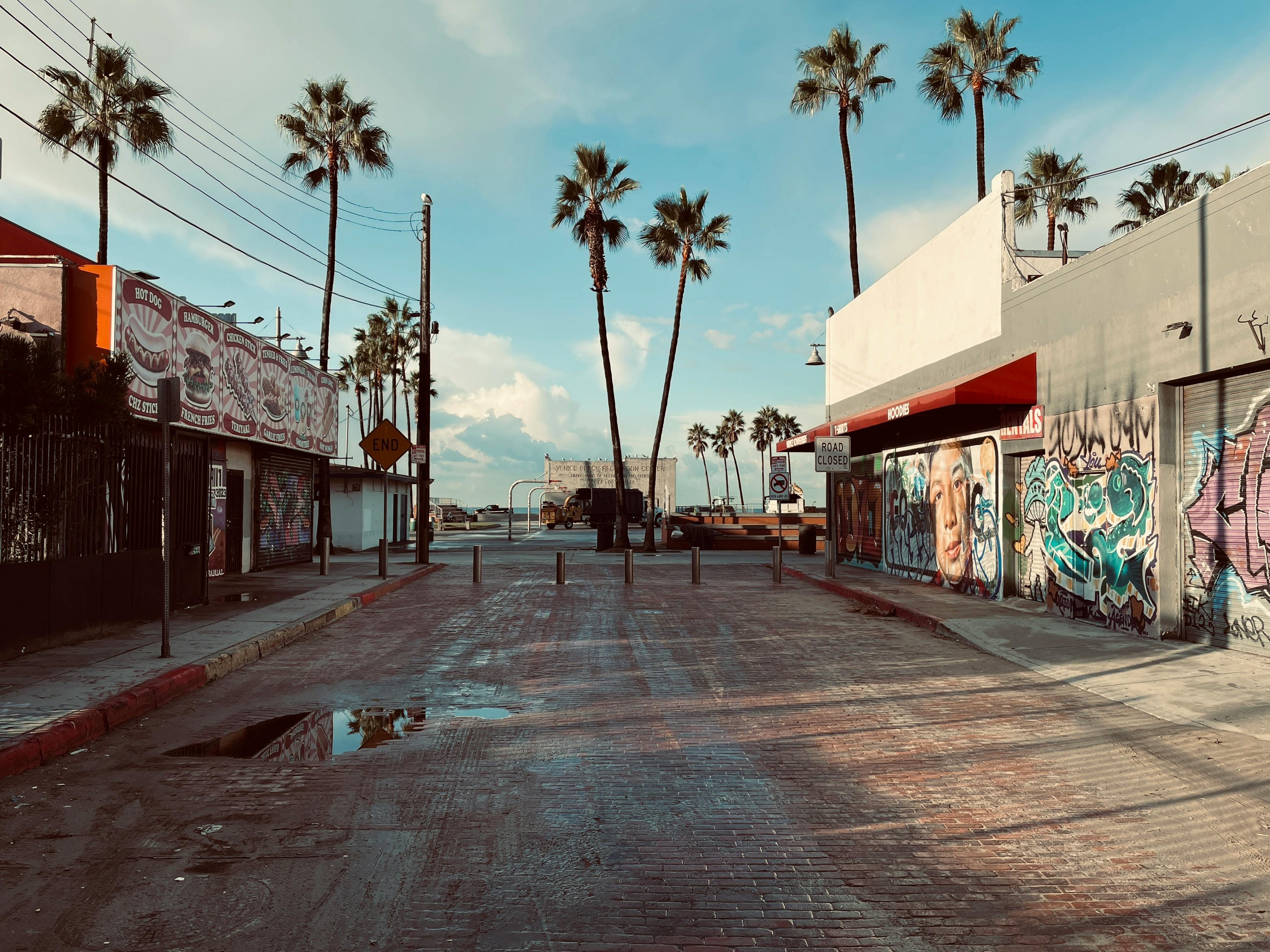 general lifestyle shop los angeles — Photo by John Page on Pexels