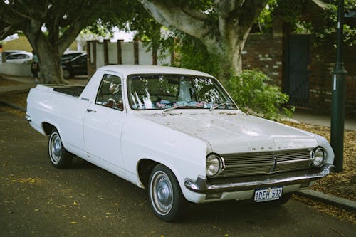White Holden HD Pick-up on Street