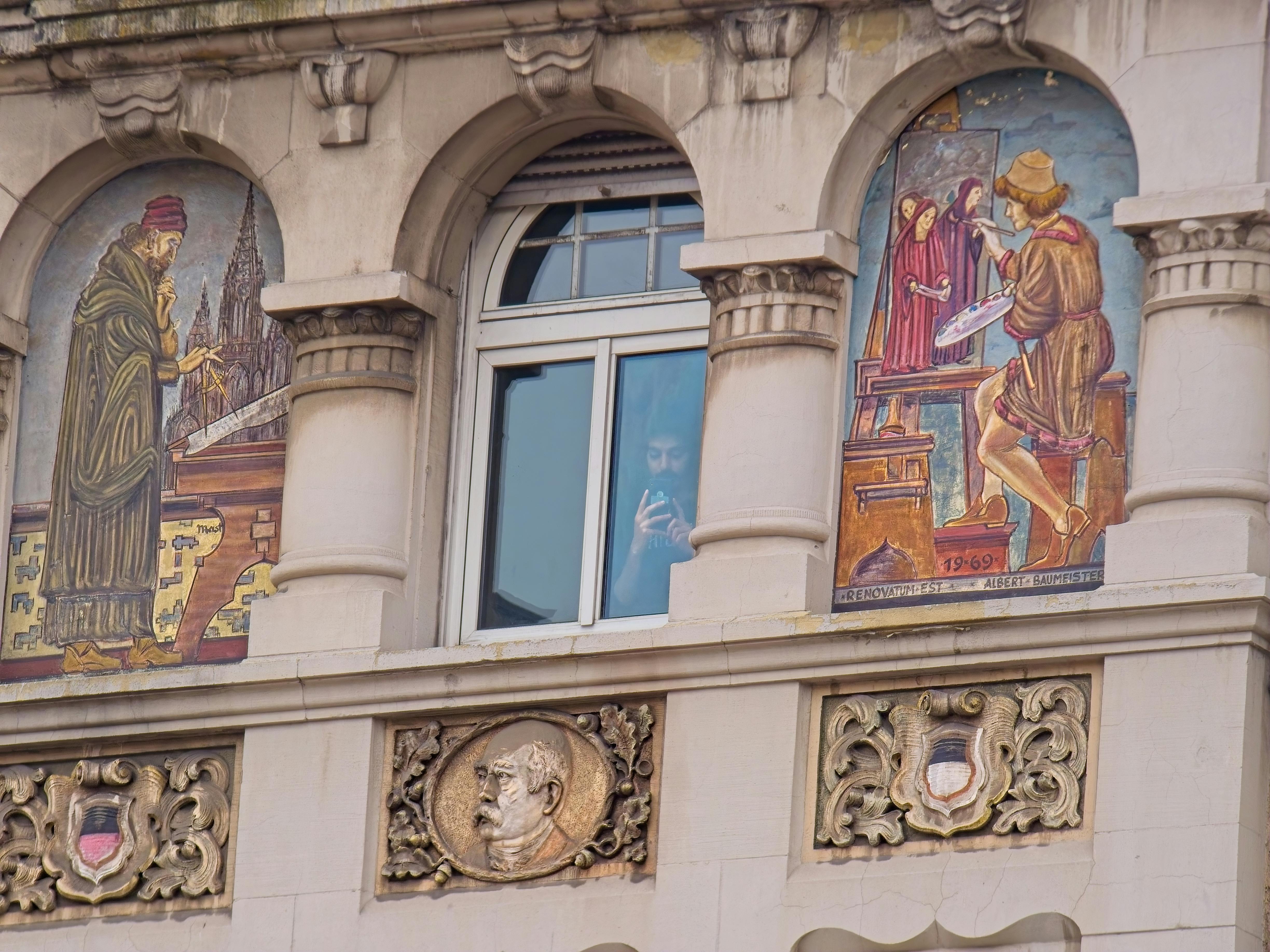 Croix-Rousse: Silk Weavers' Hill, Murals