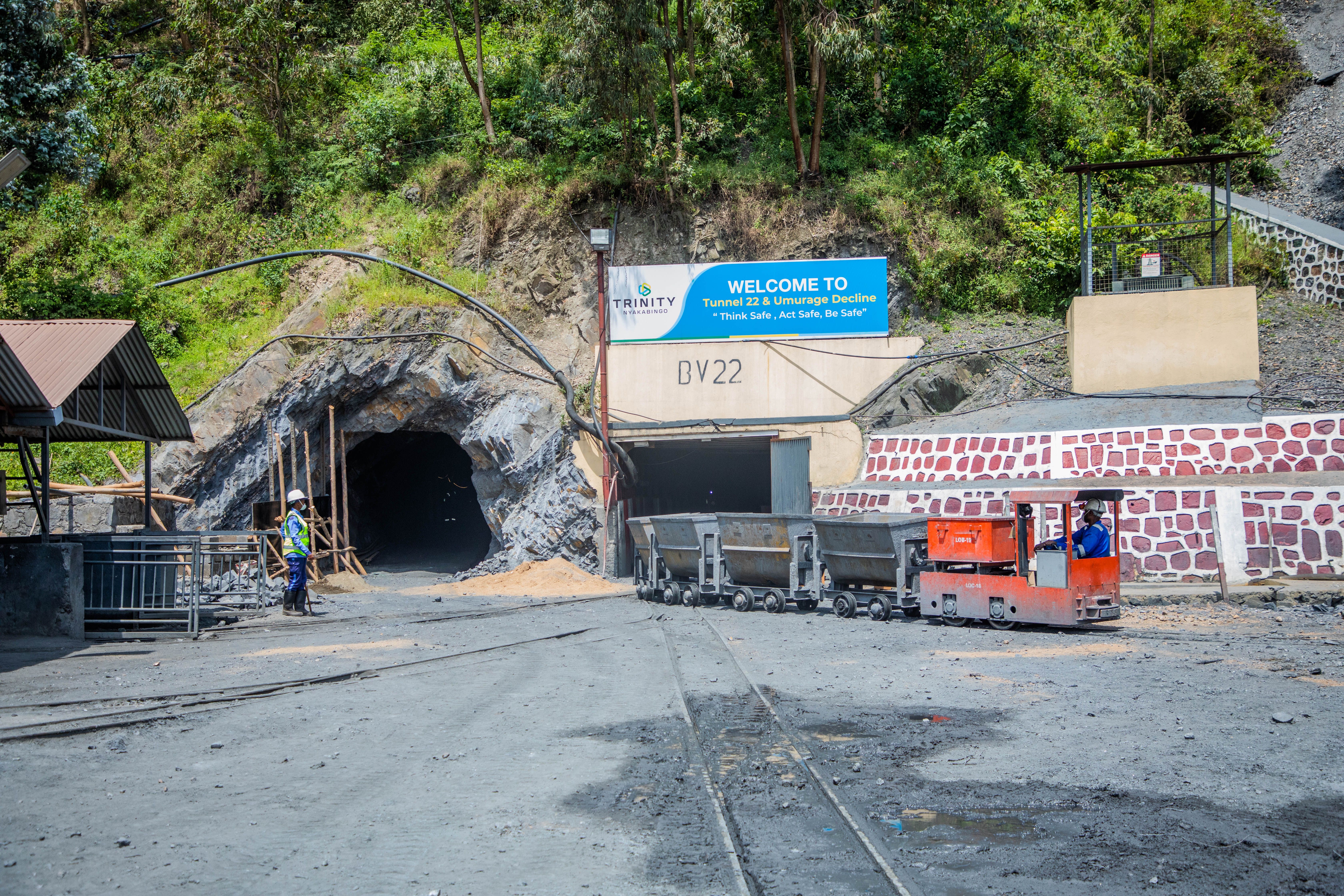 Entrance to Trinity Mining Tunnel 22 with Rail Cars · Free Stock Photo