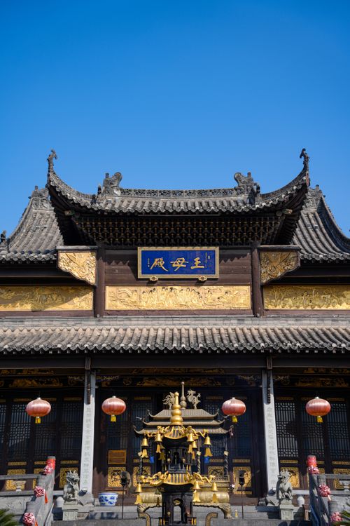 Free A close-up of an ornate Chinese temple with traditional architecture and clear blue skies. Stock Photo