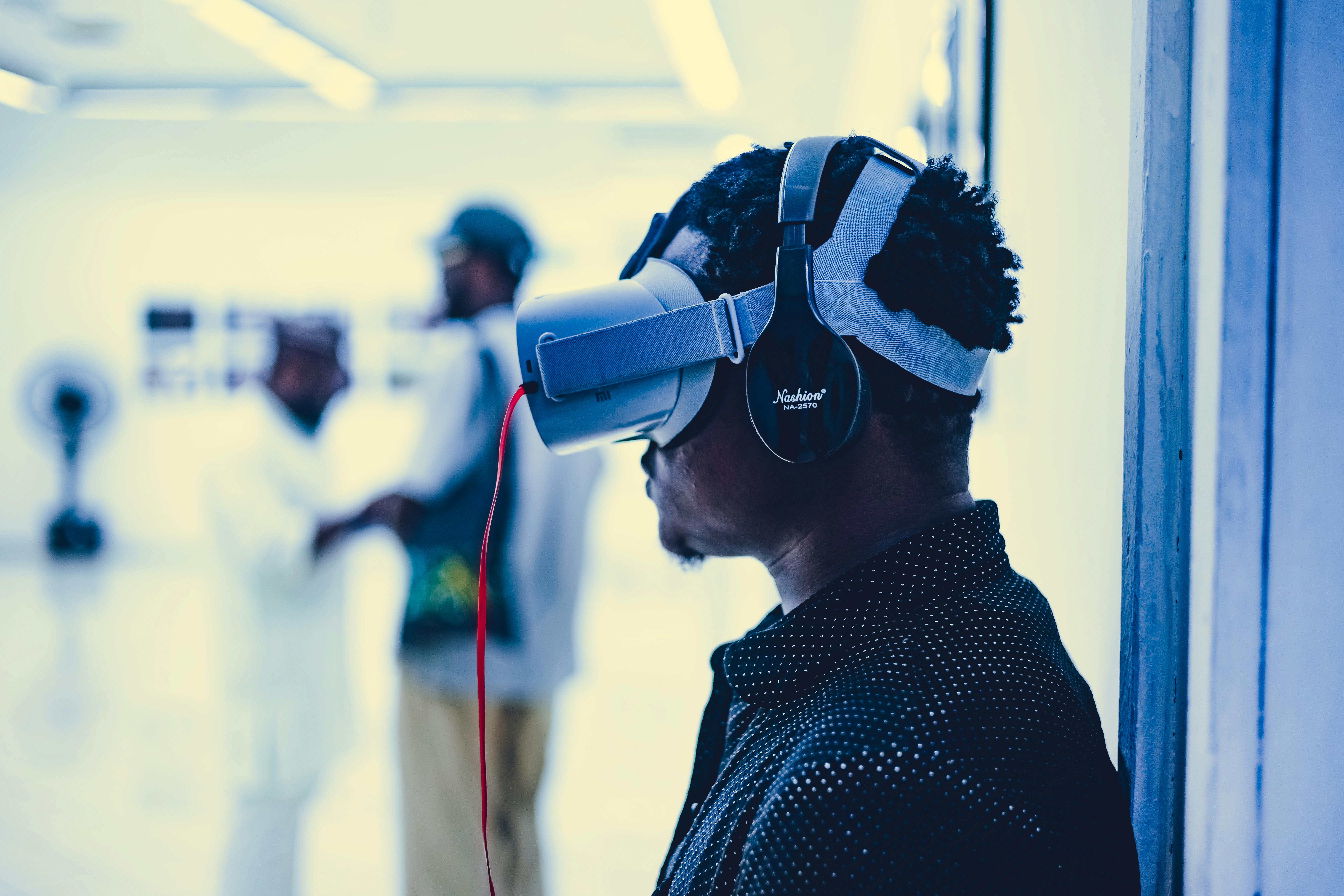 科技：Google DeepMind首座自動化實驗室啟用，機器人與AI攜手探