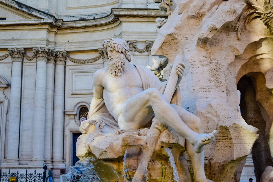Piazza Navona rejtett kútjai és történelmi titkai – Fontana dei Quattro Fiumi Bernini sculpture detail