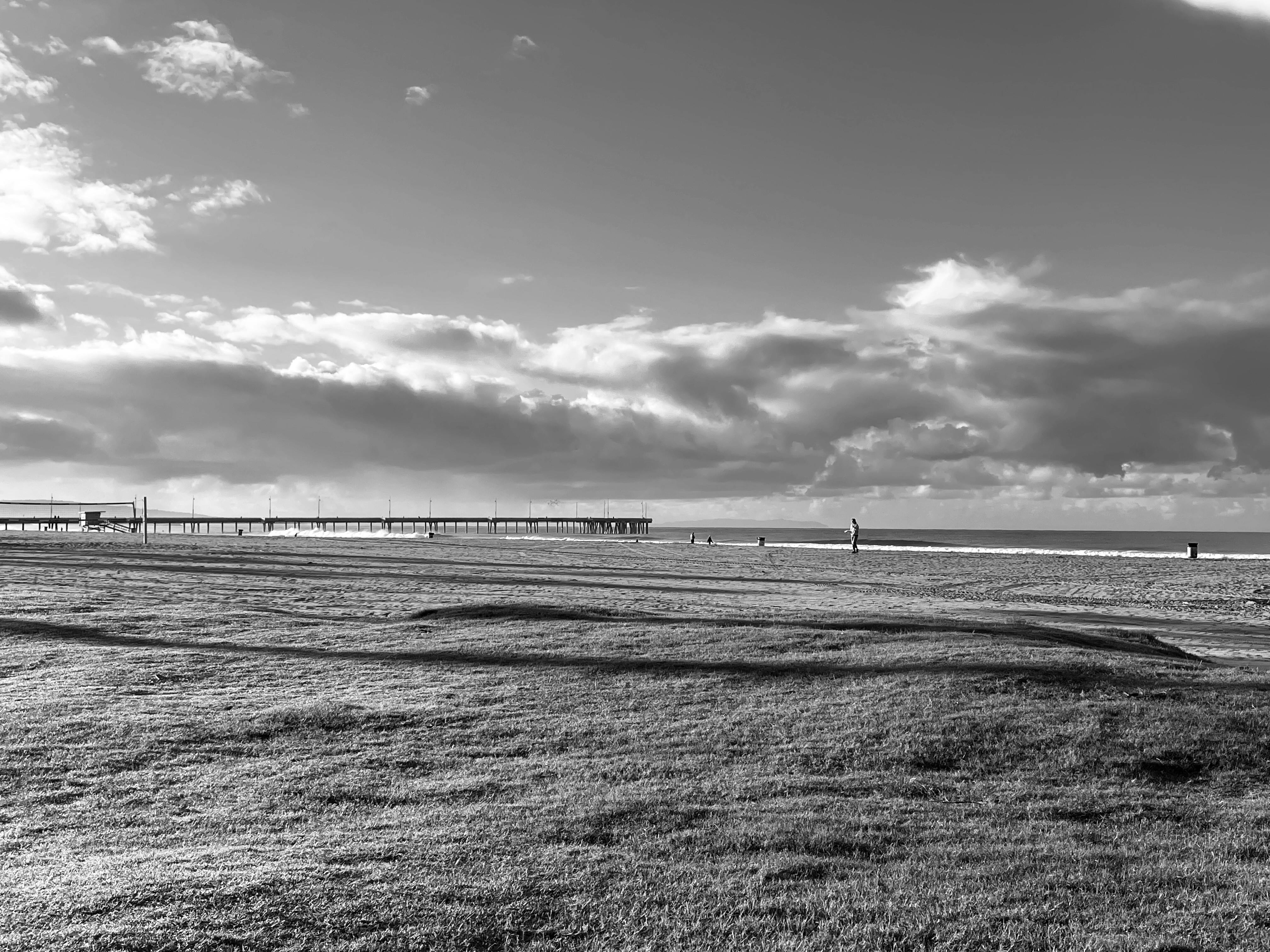 Scenă liniștită de plajă simbolizând pacea și relaxarea alternativă la dependențe