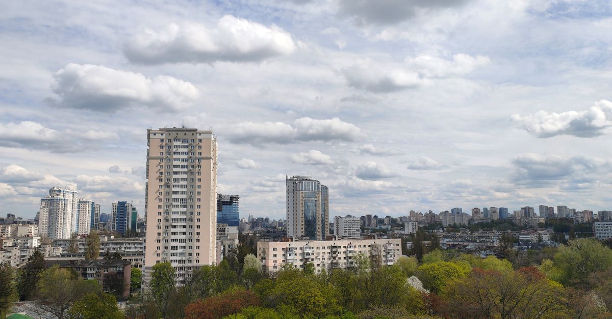 Viajera usando una eSIM de Moldavia en el centro de Chisinau