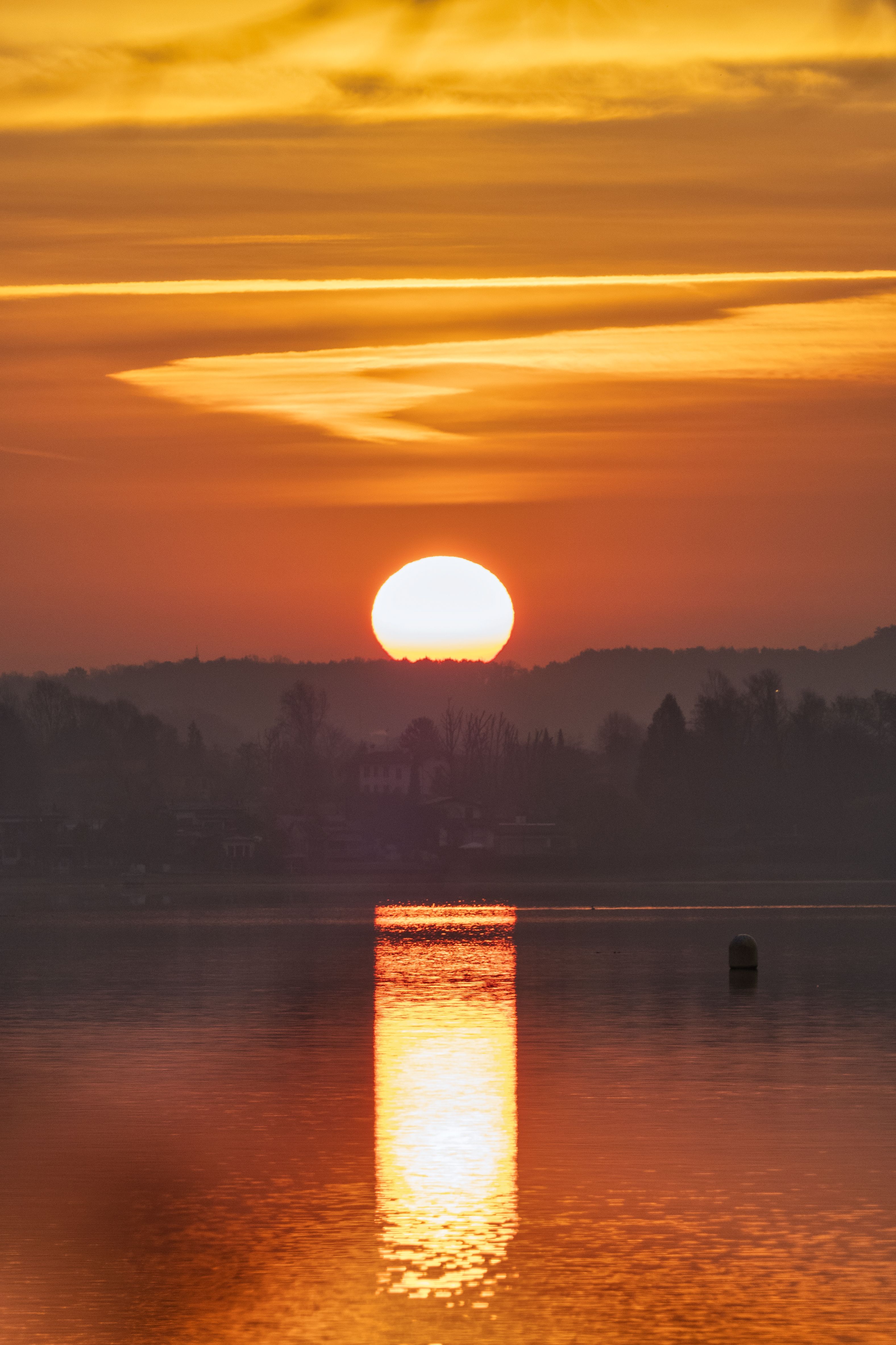 Serene Sunset Over Tranquil Lake Scenic Beauty · Free Stock Photo
