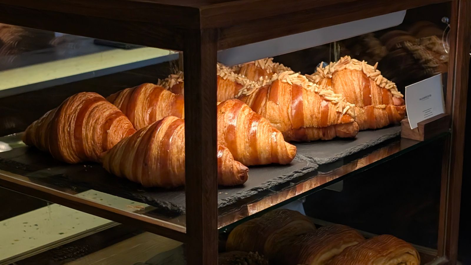 영국 냉동 페이스트리 공급망에 두 대형 업체의 통합이 시작됐어요