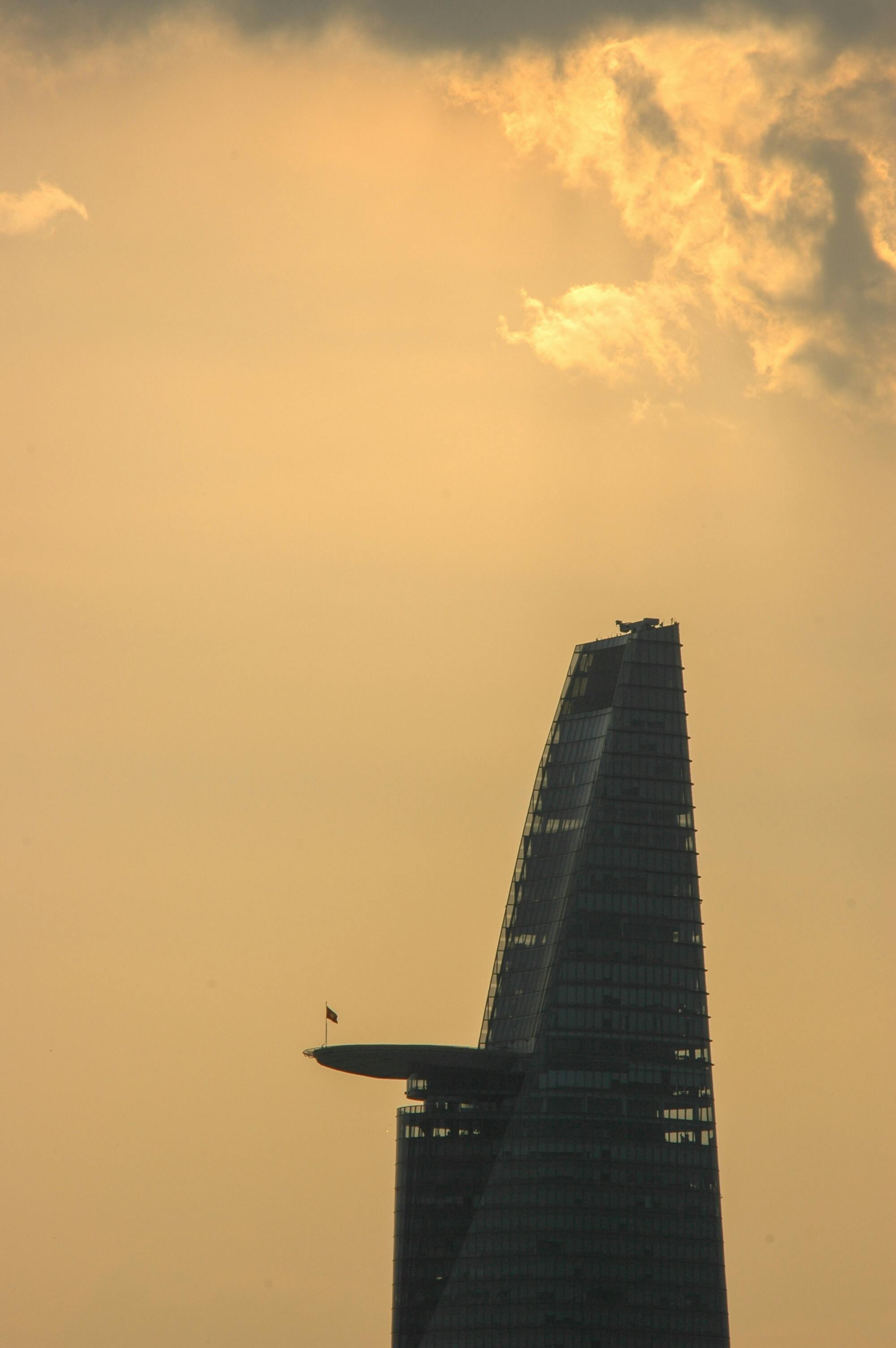 De franc Silueta de la Torre Financera Bitexco contra un vibrant capvespre a Ciutat Ho Chi Minh. Foto d'estoc
