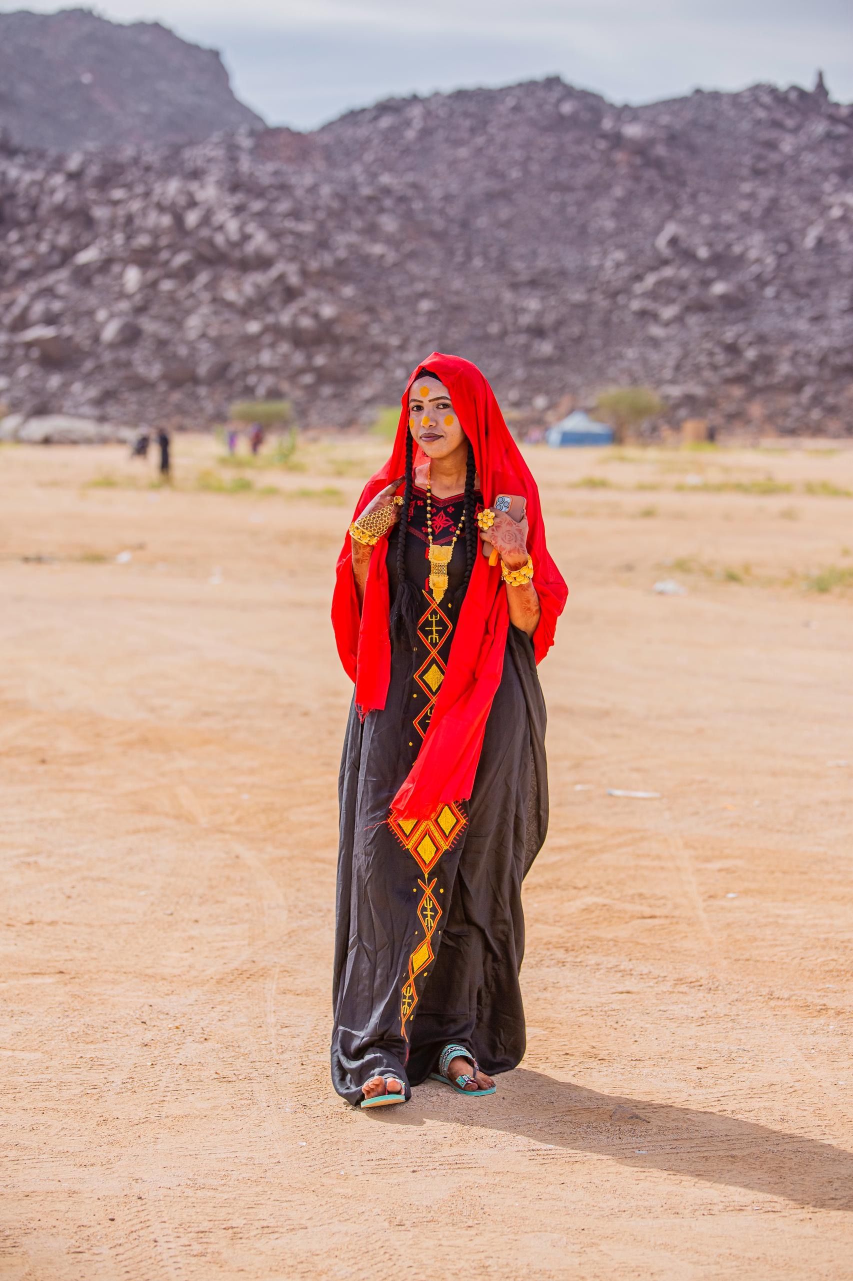 Tuareg Woman In Traditional Dress Iferouane Landscape Free Stock Photo
