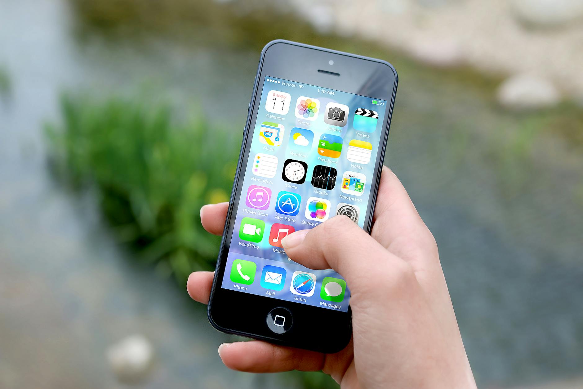 Utilizatorii iPhone din Japonia pot trimite mesaje prin satelit
