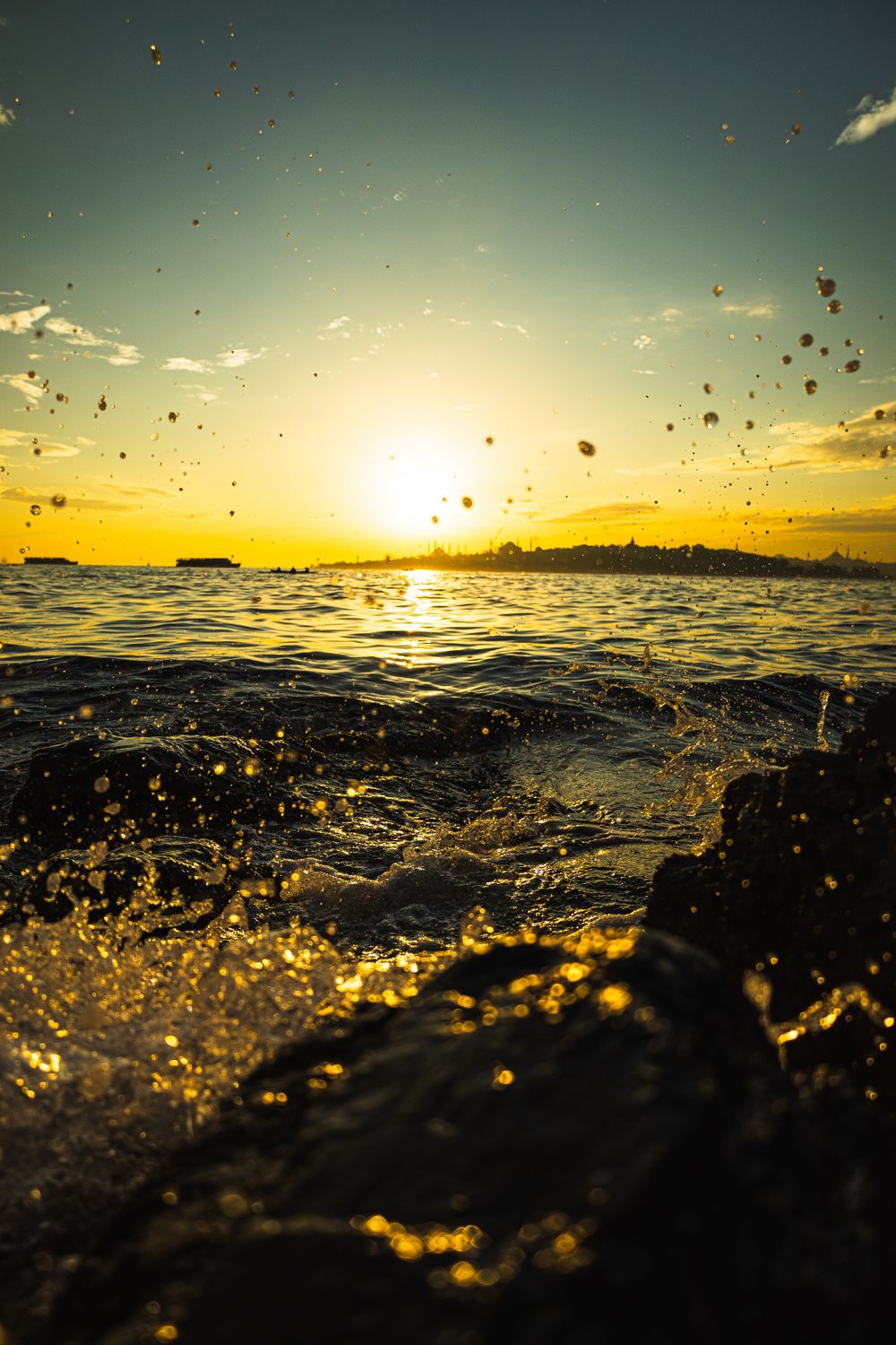Vibrant Sunset Over Ocean Waves · Free Stock Photo