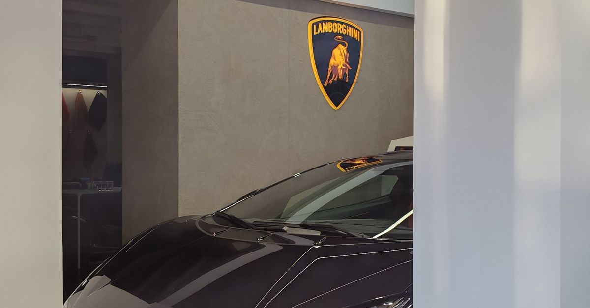 Профессиональные студийные фотографии автомобилей