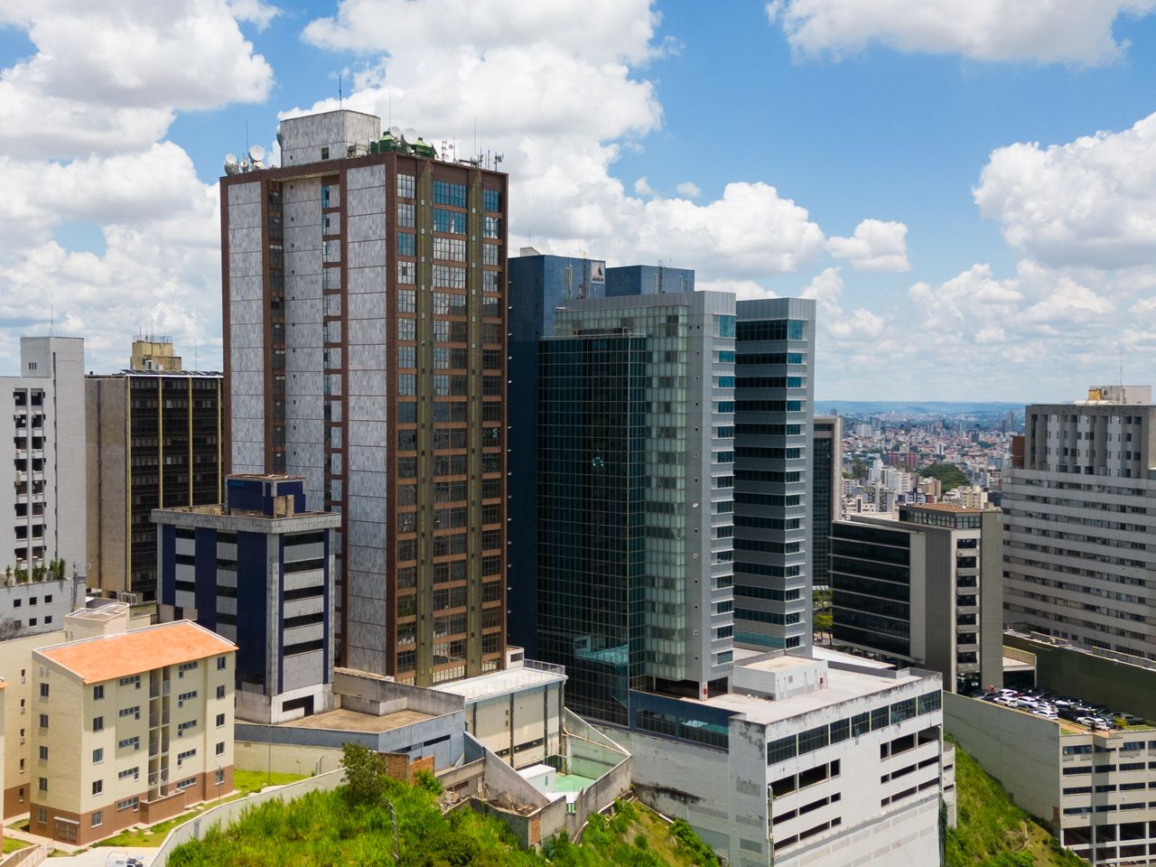 Cityscape of Belo Horizonte, Brazil featuring modern skyscrapers under a bright sky.
