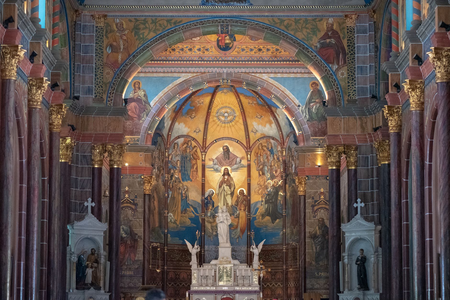 Capture of the exquisite interior of St. Joseph Church in Belo Horizonte, Brazil.