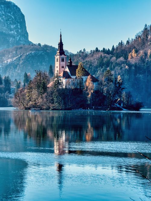 Free Scenic view of Lake Bled with Bled Island's iconic church reflecting in the serene waters. Stock Photo