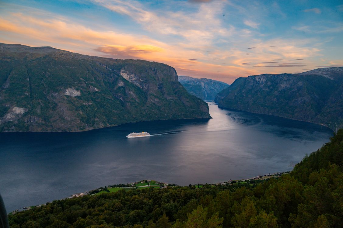 serene-sunset-over-aurlandsfjord-norway-free-stock-photo