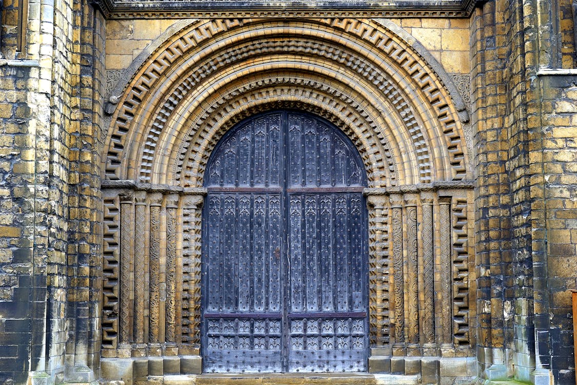 Zweitüriges Tor Aus Schwarzem Stahl