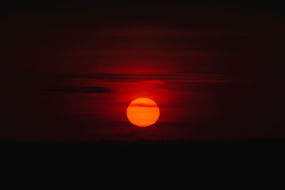 Rubescent Sun Dramatic Sunset with Brilliant Red Sun · Free Stock Photo