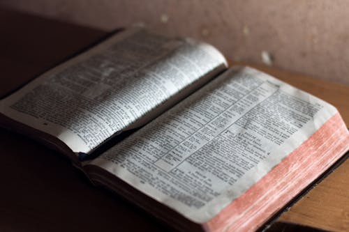 Fotobanka s bezplatnými fotkami na tému Biblia, kresťanský, svätá kniha