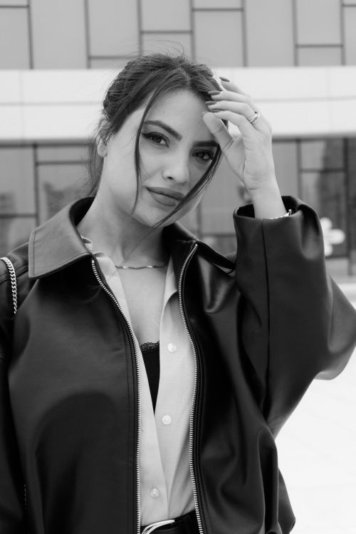 Free Elegant black and white portrait of a stylish woman in urban setting. Stock Photo