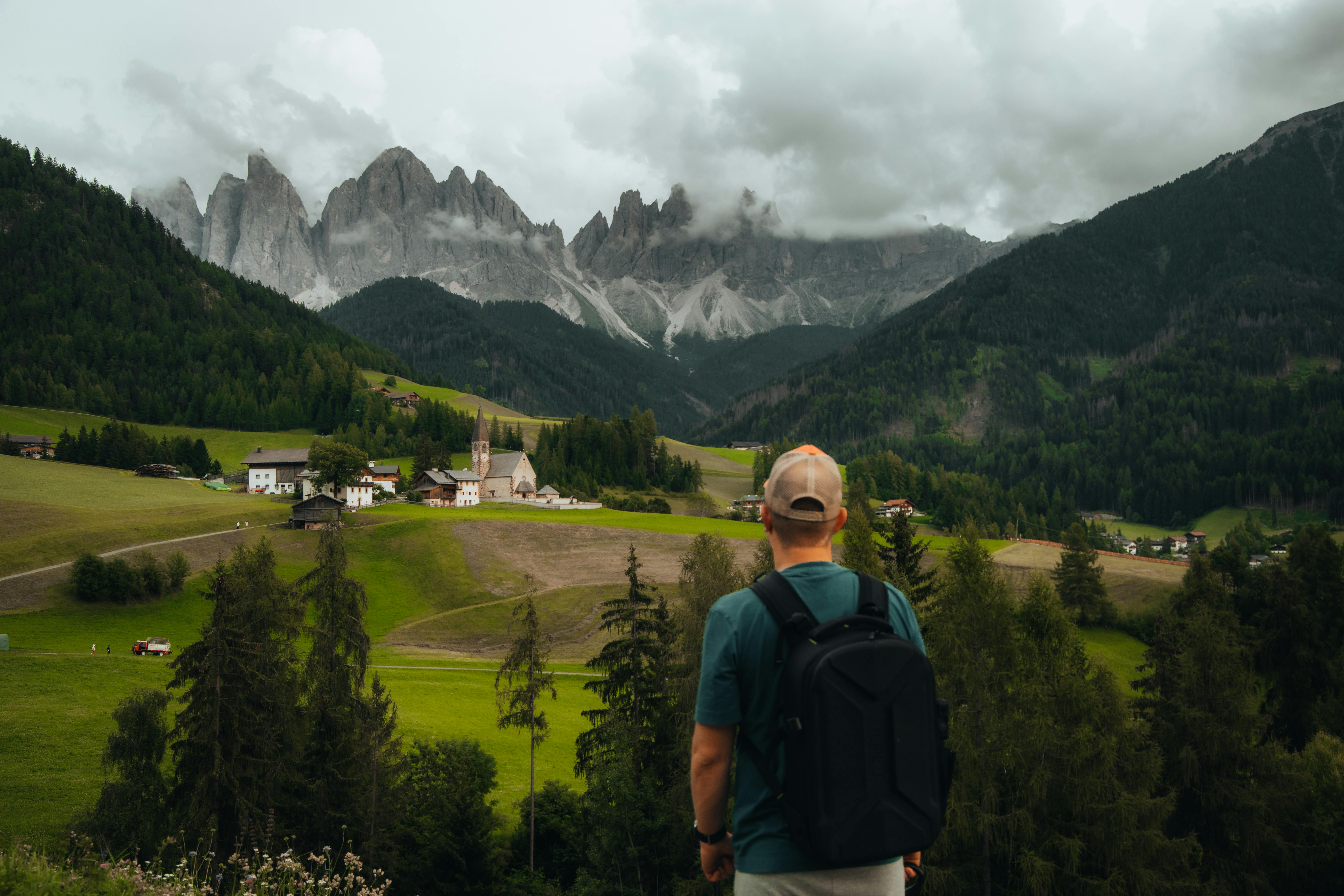 Bagsmart totes, backpacks and travel gear are up to 49% off on Amazon — Photo by urtimud.89 on Pexels