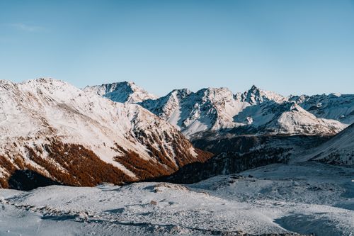 Free Breathtaking view of a snow-covered mountain range under clear blue skies, showcasing winter beauty. Stock Photo