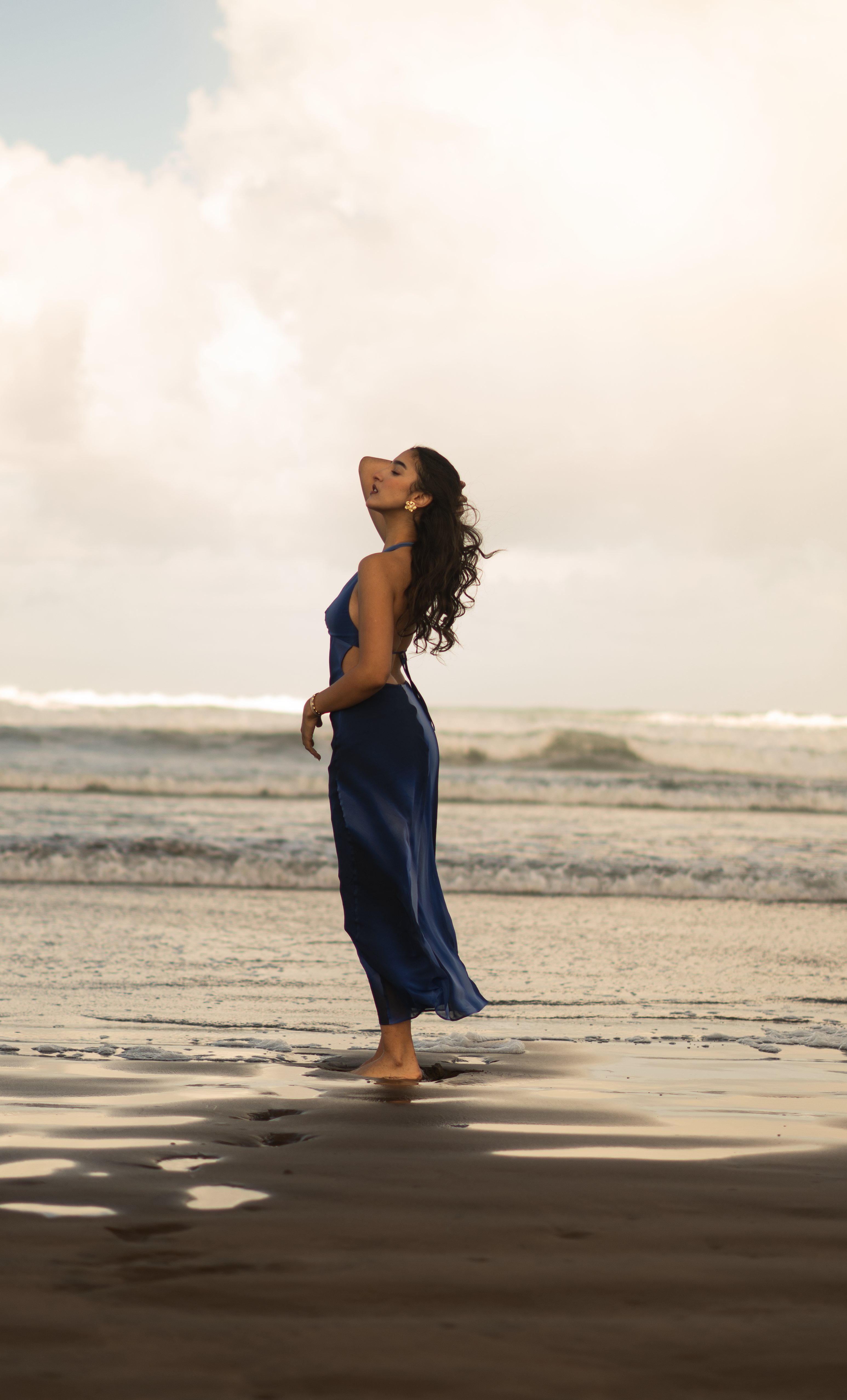 beach poses in dress White beach dress for beach season