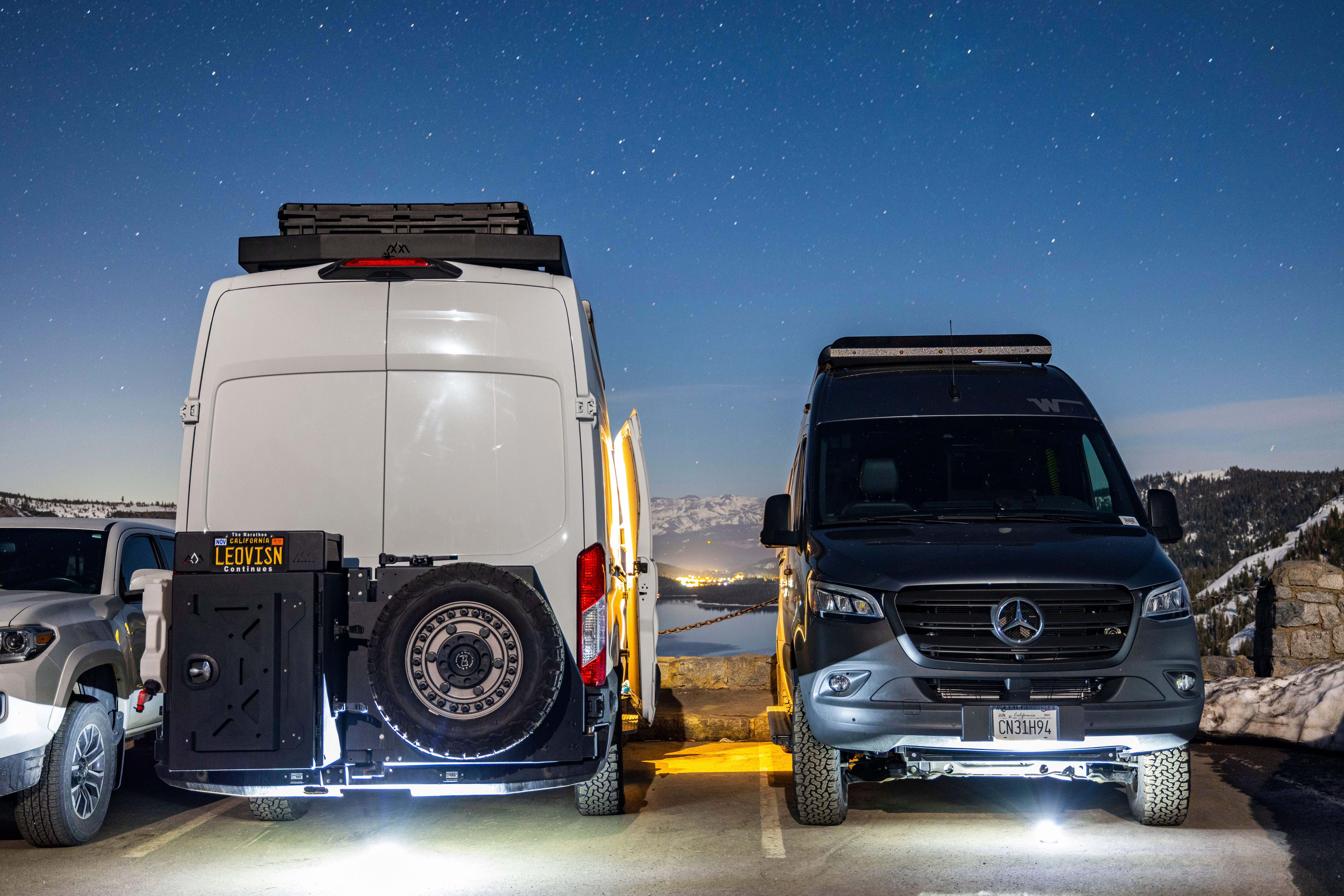 Nighttime Van Campers Under Starry Sky · Free Stock Photo