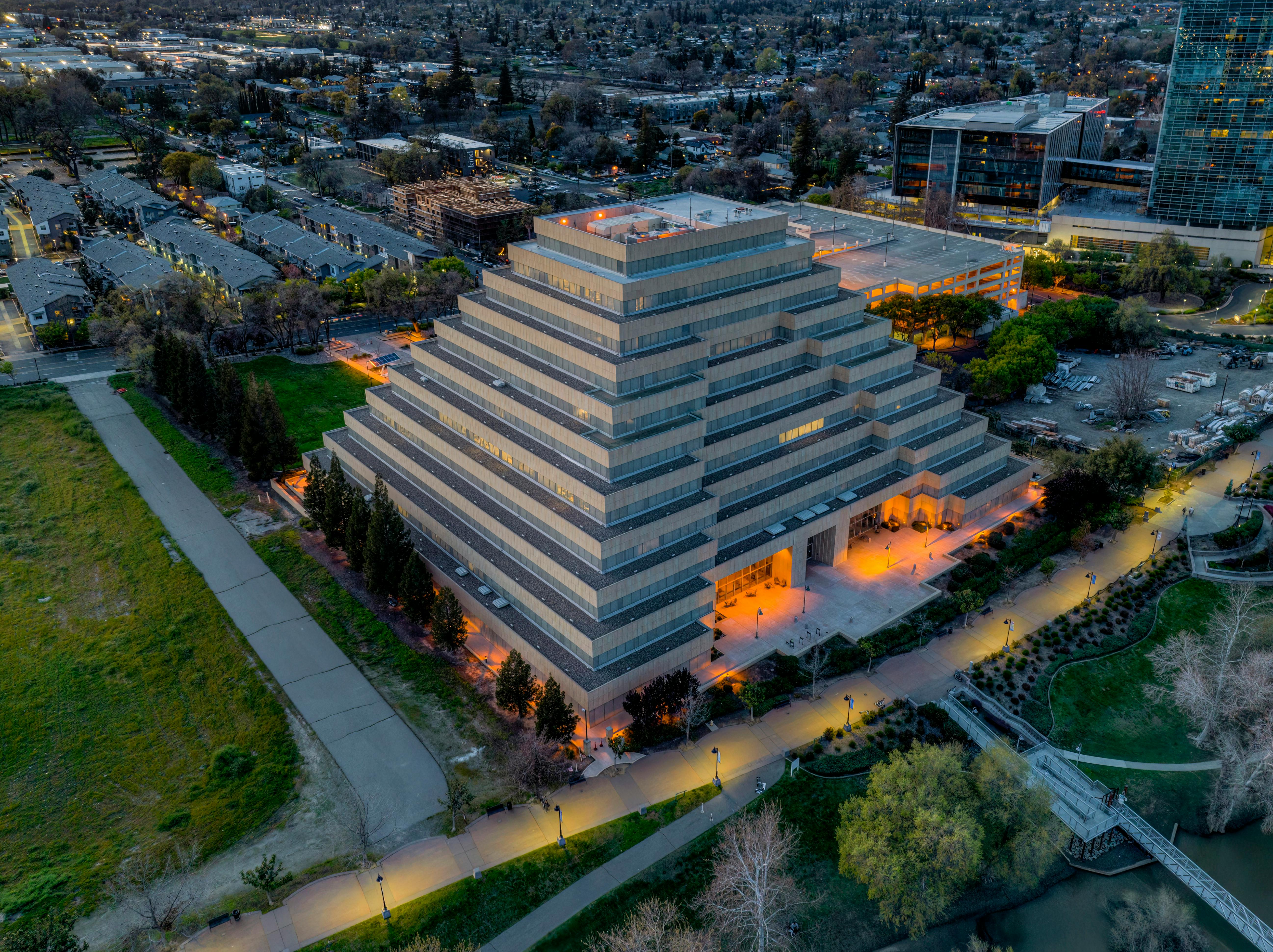 政治：洪耀南觀點：中國積極備戰，台灣聚焦經濟發展