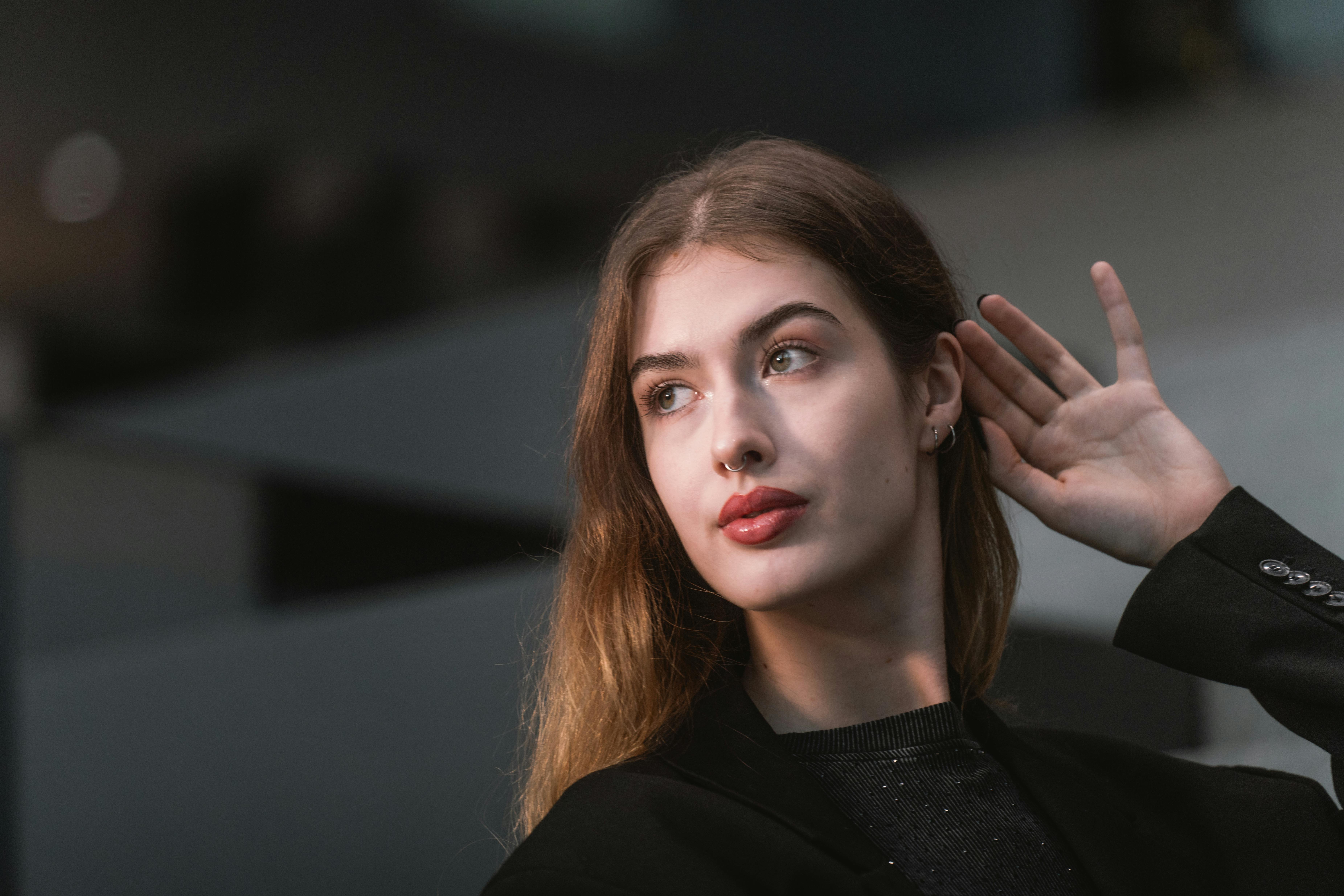 bezplatná Stylový portrét ženy s elegantním vzhledem pořízený ve Vídni v Rakousku. Základová fotografie