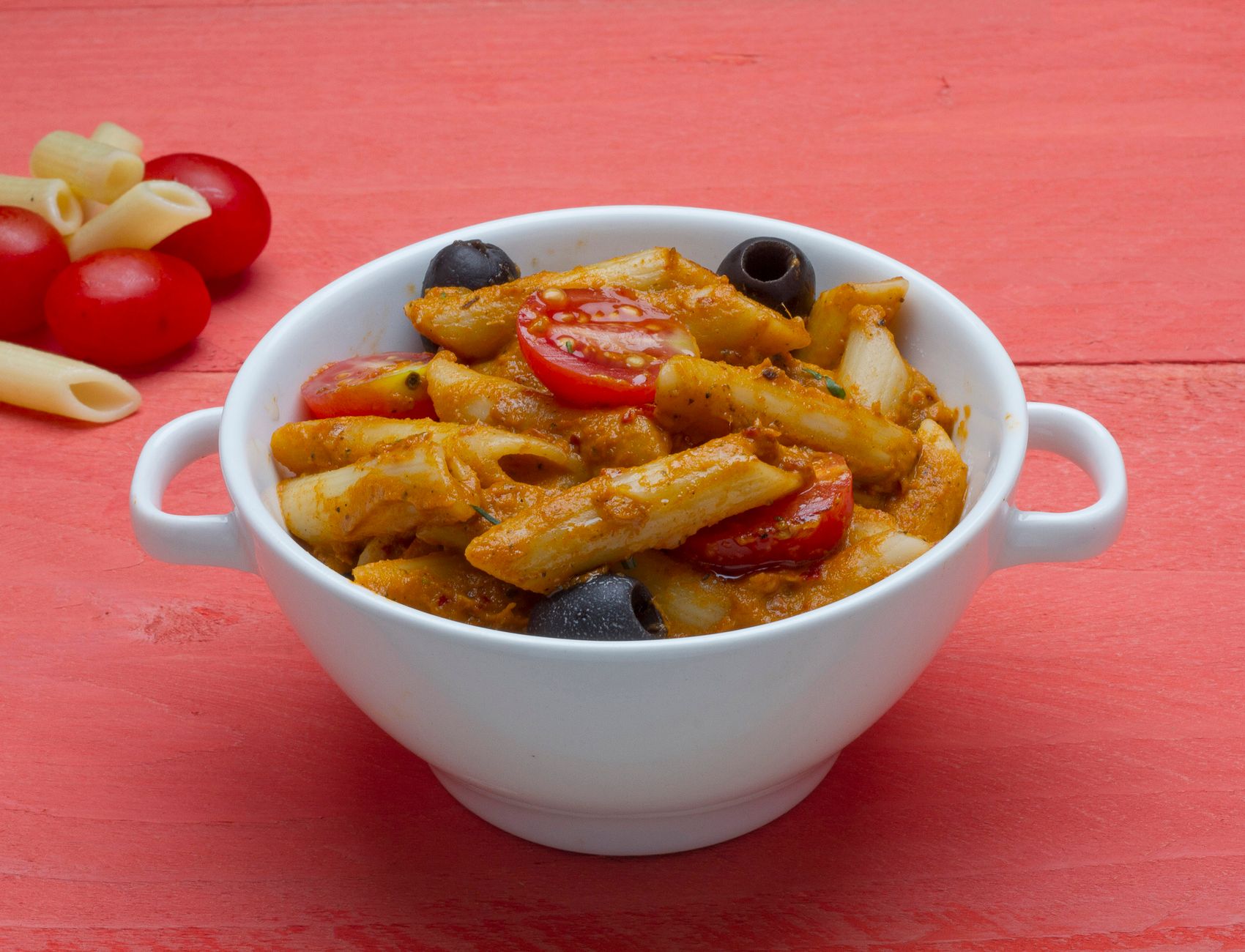 Recept: Pastasalade met geroosterde paprikasaus